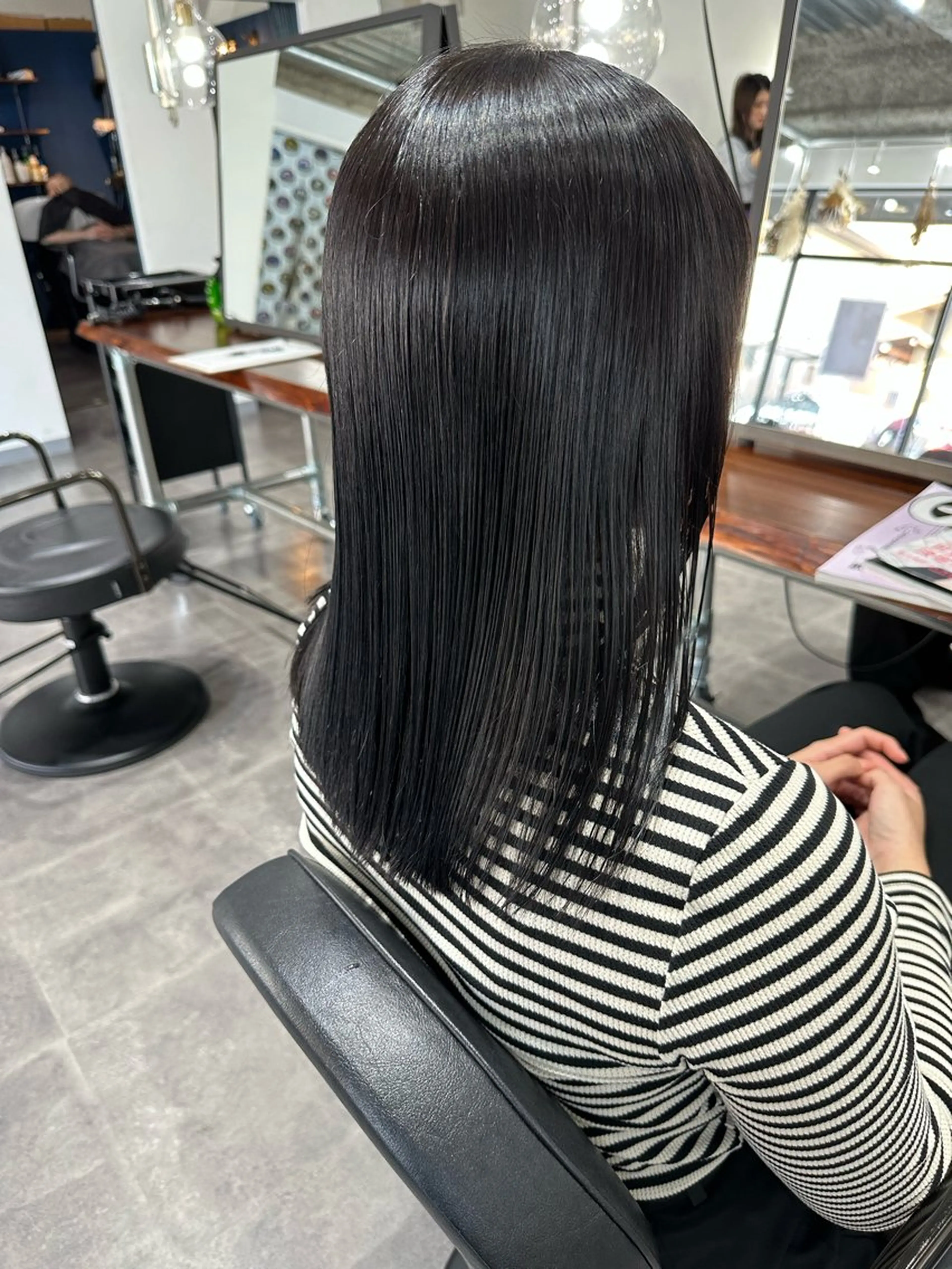 ミディアム カラー 黒髪 透明感カラー ネイビーカラー 篠崎 佑季のヘアスタイル