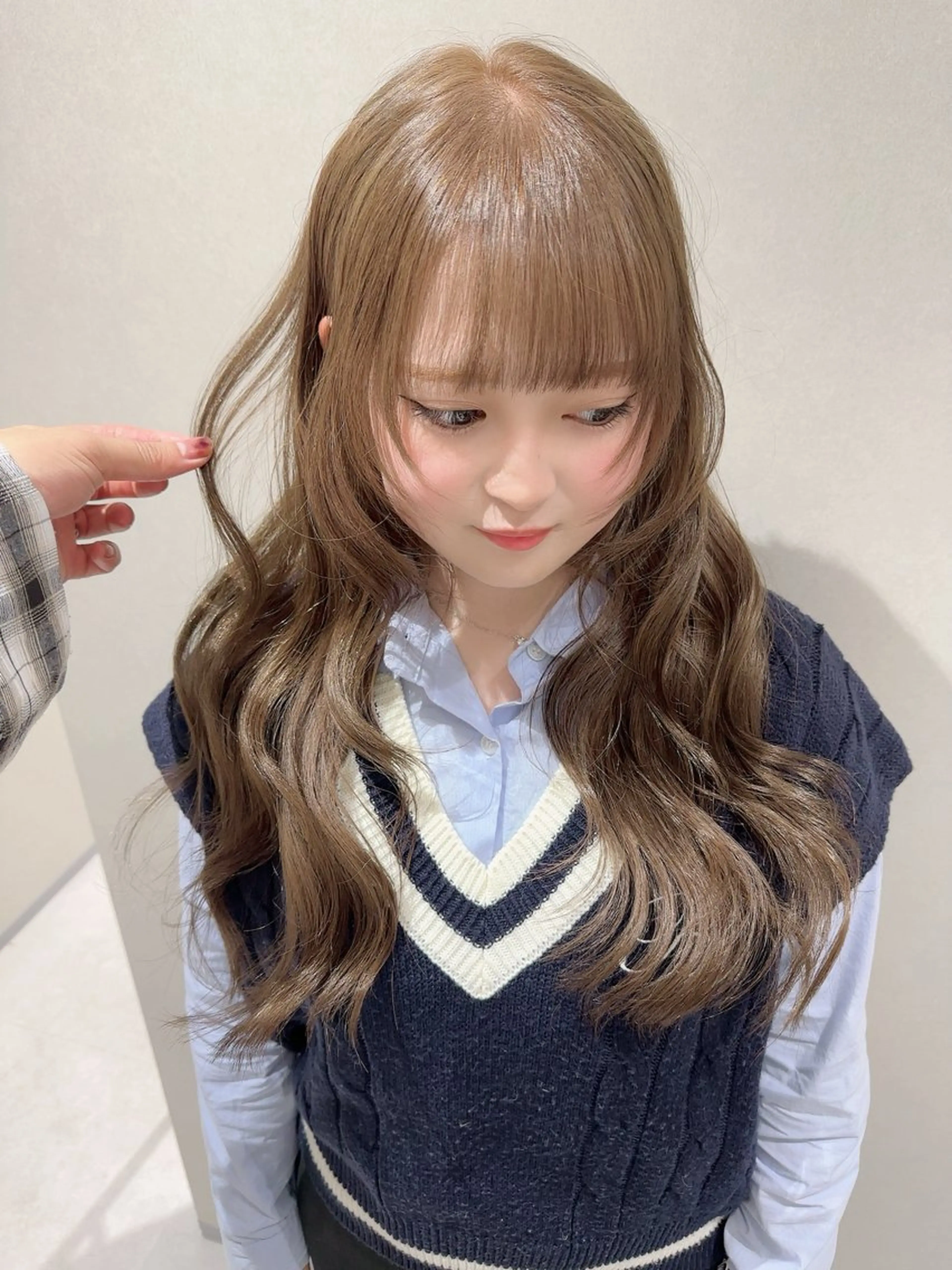 ロング カラー ベージュカラー ブリーチ ケアブリーチ デザインカラー ダブルカラー カット ヘアカラー トリートメント 宮崎　達也 ミルクティーベージュのヘアスタイル