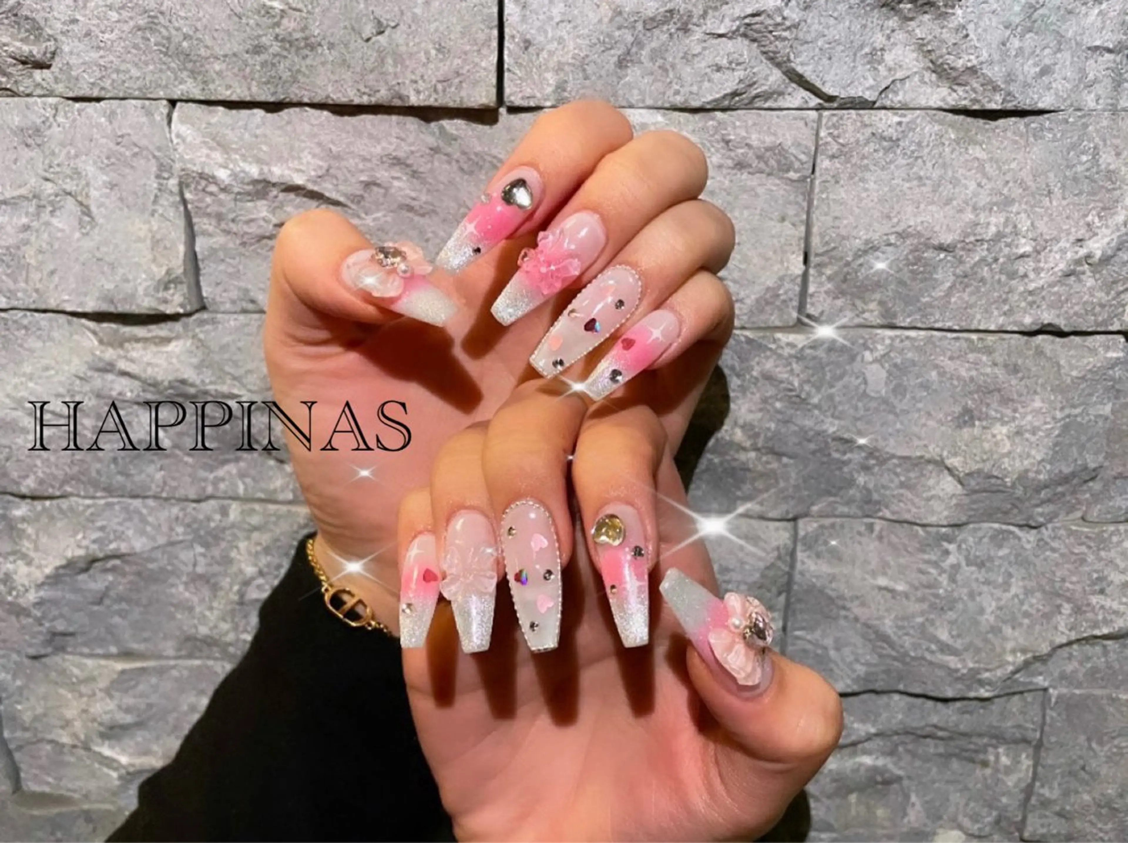ネイル チークネイル ハート キラキラネイル ロングネイル リボン HAPPINAS COCONAのネイルデザイン