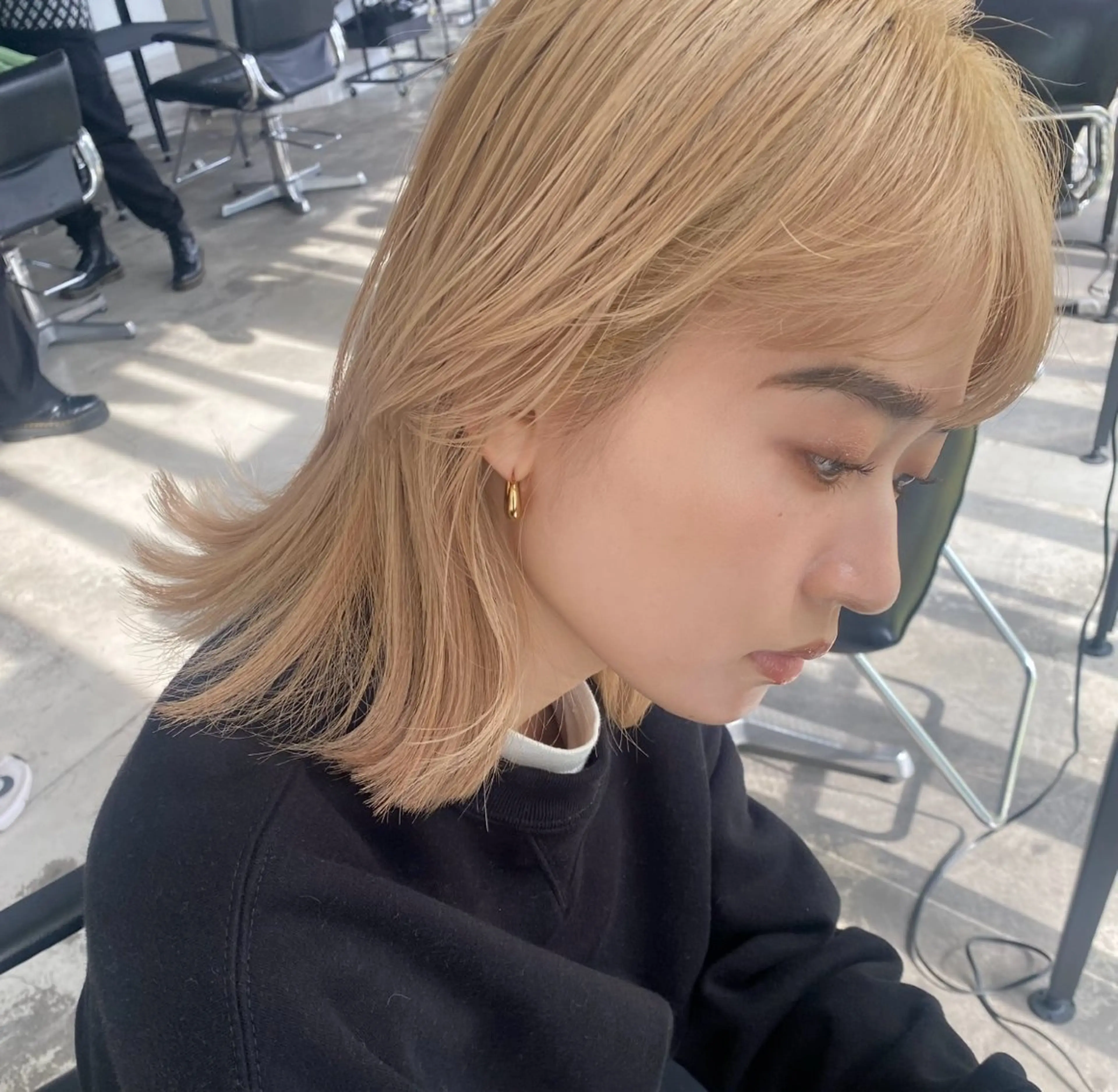 ミディアム カラー ヘアアレンジ ベージュカラー ホワイトベージュ 🎨ハイトーン/ 切りっぱなし みつきのヘアスタイル