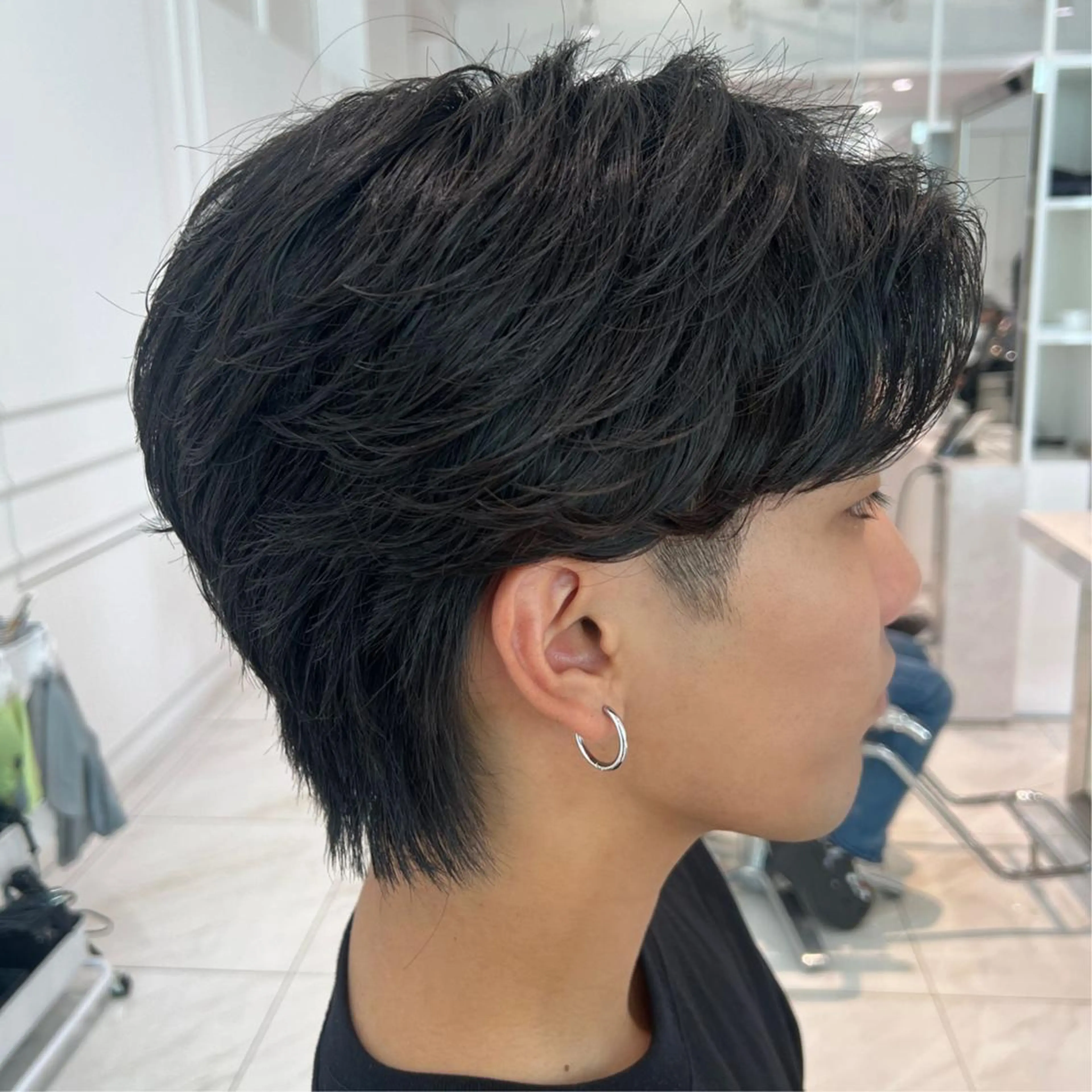 ミディアム メンズ ミディアムパーマ センターパート メンズパーマ 若白髪ボカシ/パーマ 藤川時也のヘアスタイル