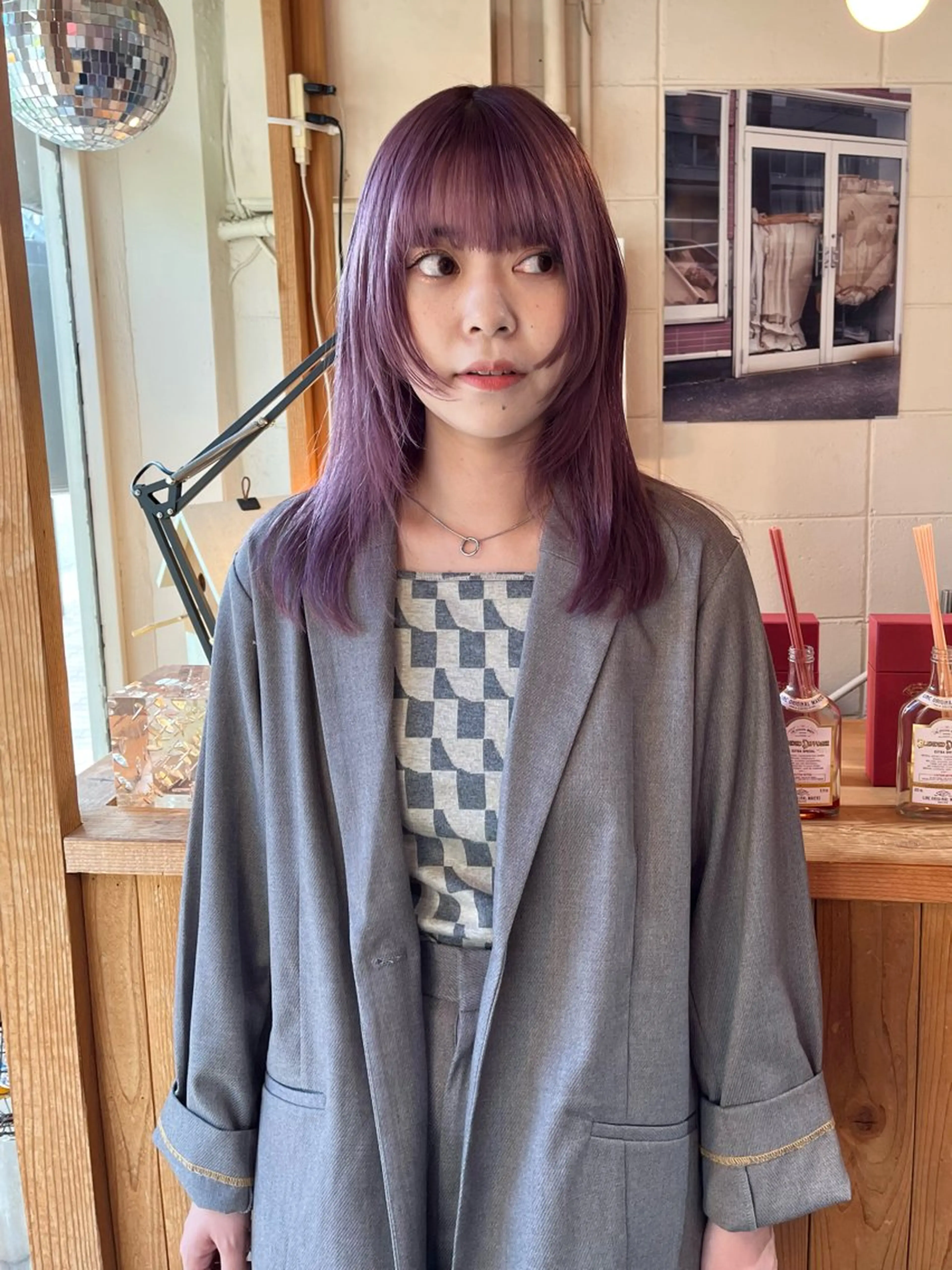 ミディアム カラー ピンクカラー ピンクパープル パープルカラー レイヤーカット カット ヘアカラー トリートメント iru所属・mi kiのヘアスタイル