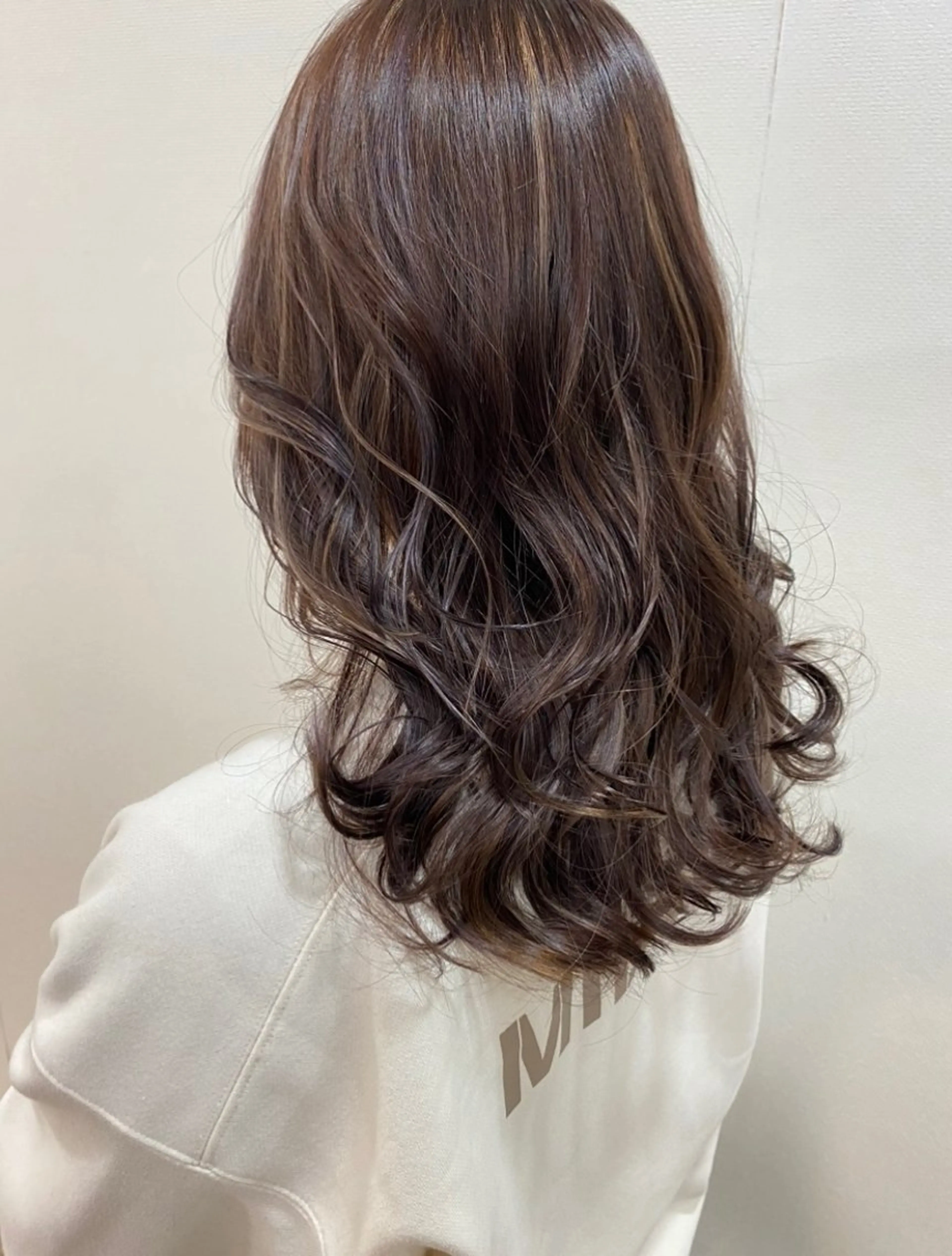 セミロング カラー ベージュカラー ハイライトカラー ハイライト カット ヘアカラー トリートメント erika /韓国ヘアのヘアスタイル