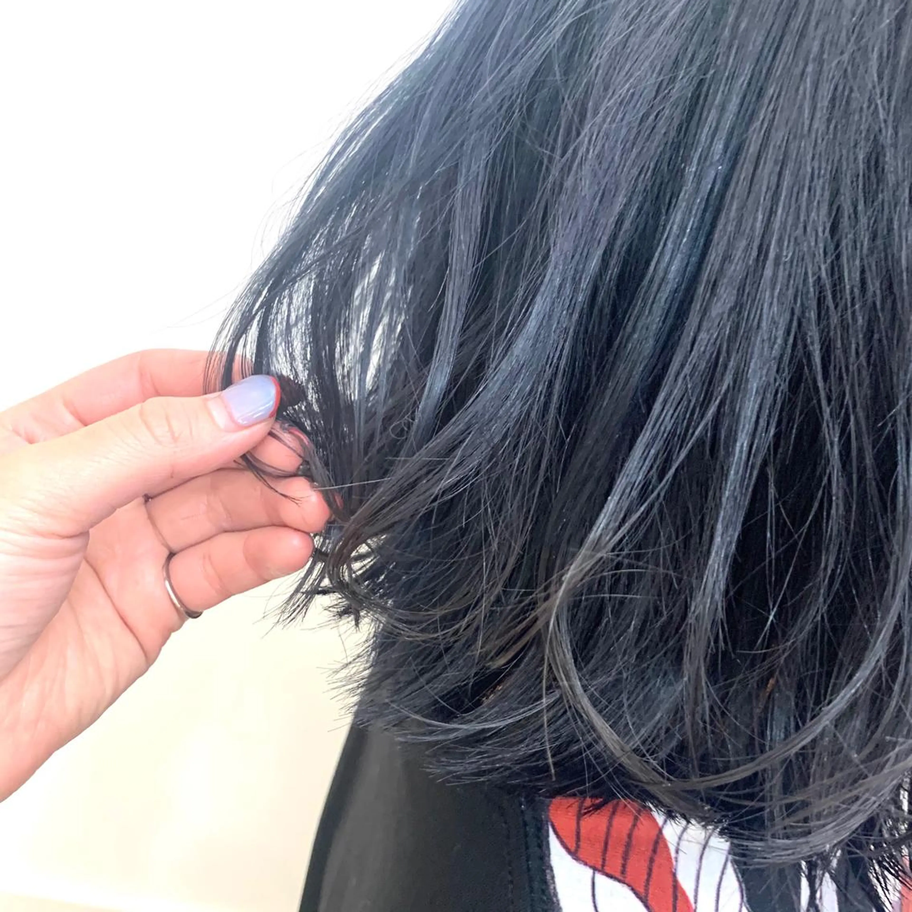 ミディアム カラー 黒髪 ブルーカラー ブルーブラック ダブルカラー ボブ ✨カラー支持No.1 🧸ワキ カナコ🧸のヘアスタイル