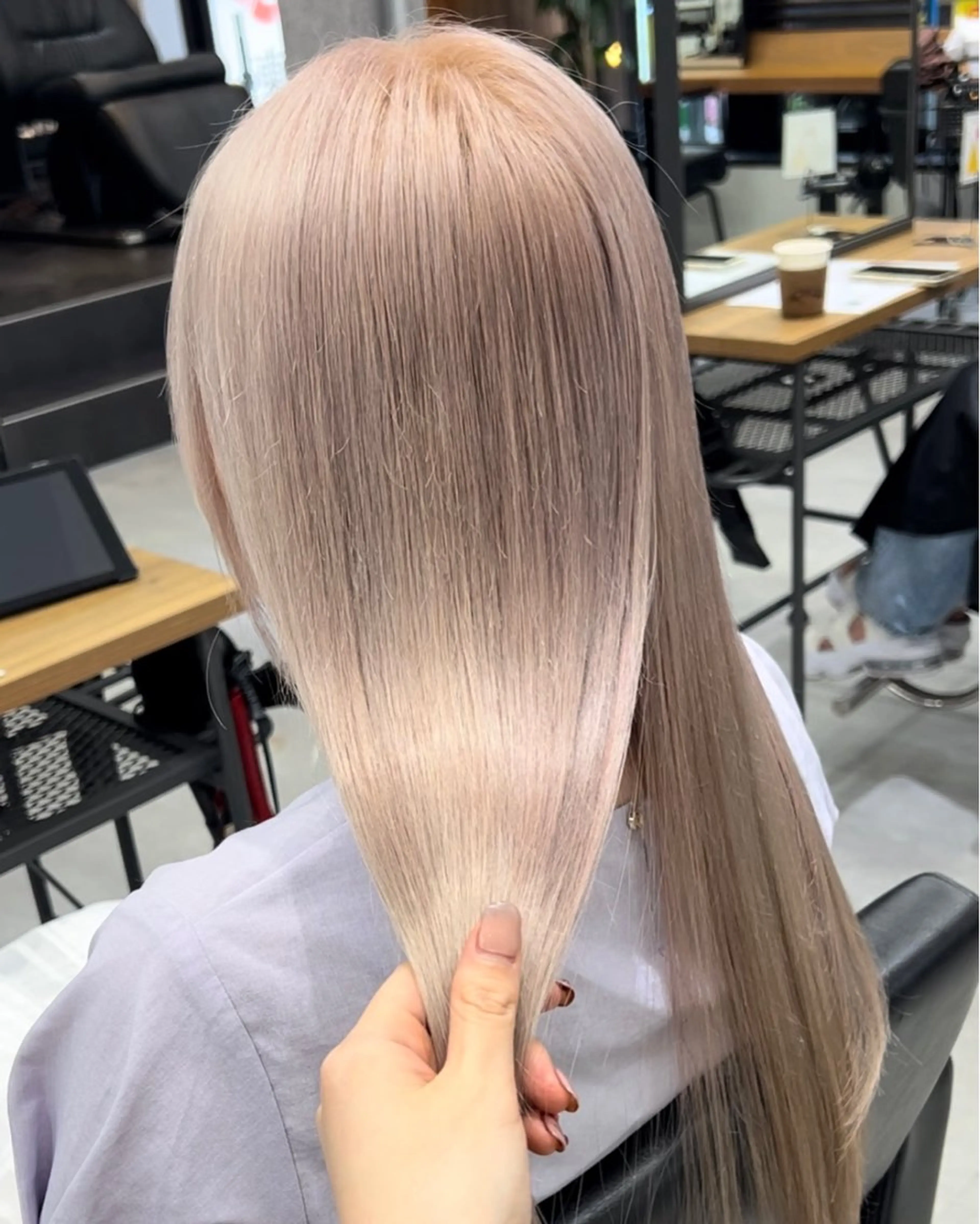 ロング カラー ベージュカラー ブリーチ ハイトーンカラー ピンクカラー ピンクベージュ ENA💗NEXT /ハイトーンエクステのヘアスタイル