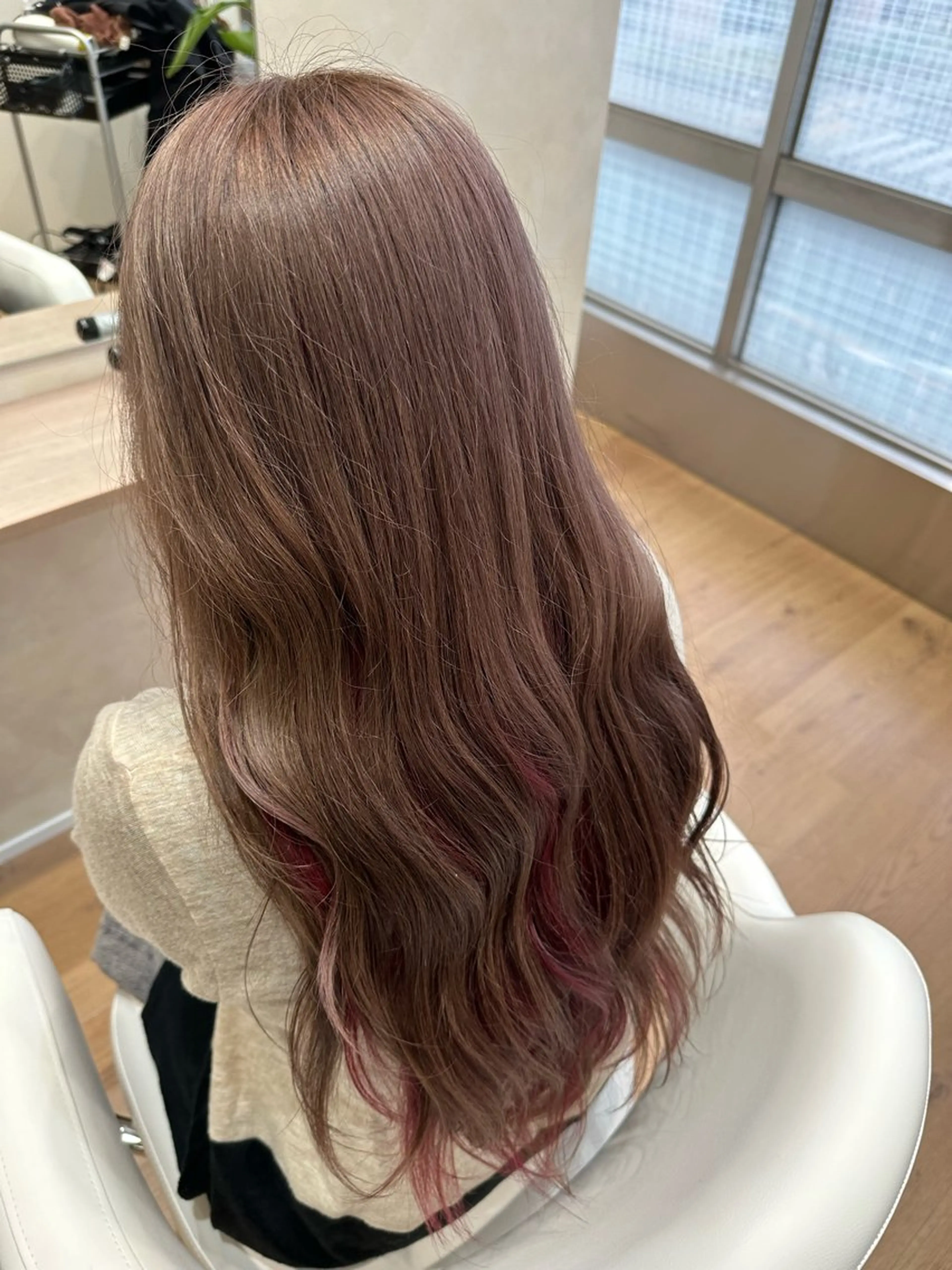 ロング カラー ベージュカラー ブリーチ レッドカラー シルバー シルバーベージュ AVANCE.なかもず店所属・【似合わせ】 藤原 拓徒のヘアスタイル