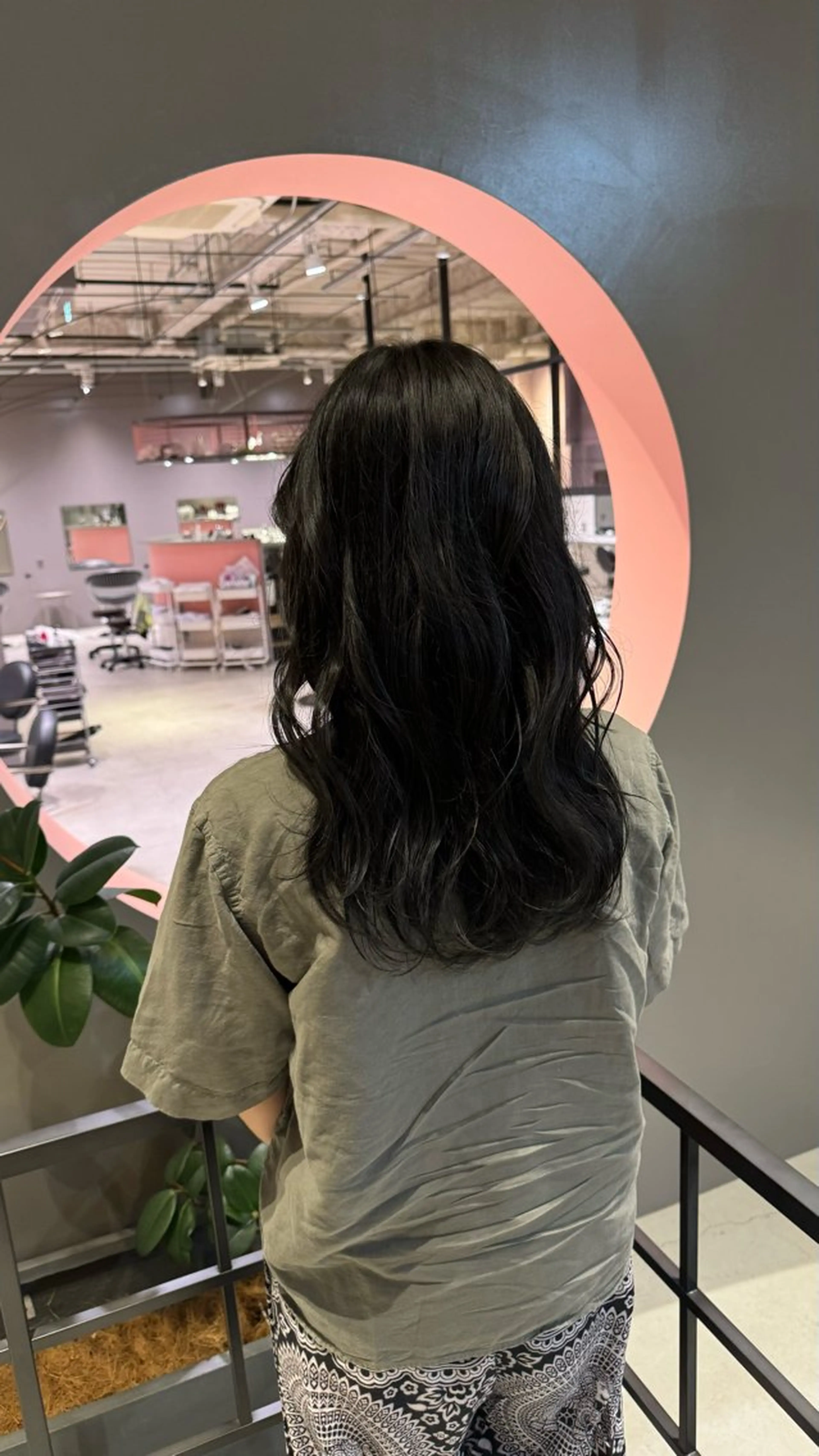 セミロング ヘアカラー il buddy hair所属・石崎 梨華のヘアスタイル