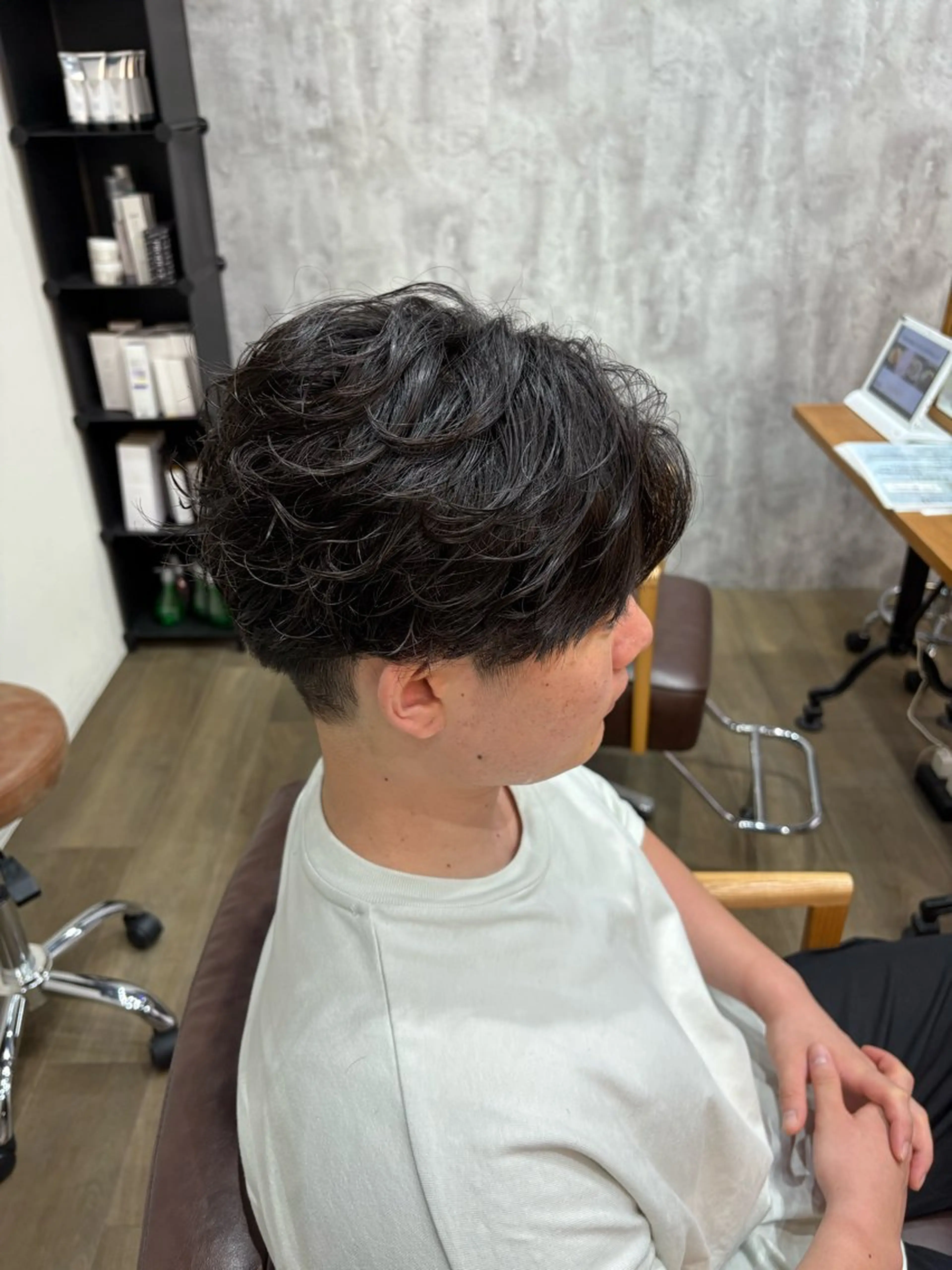 ショート パーマ メンズ フェザーパーマ メンズパーマ カット パーマ カルマ・ニュアンス パーマ　須田龍世のヘアスタイル