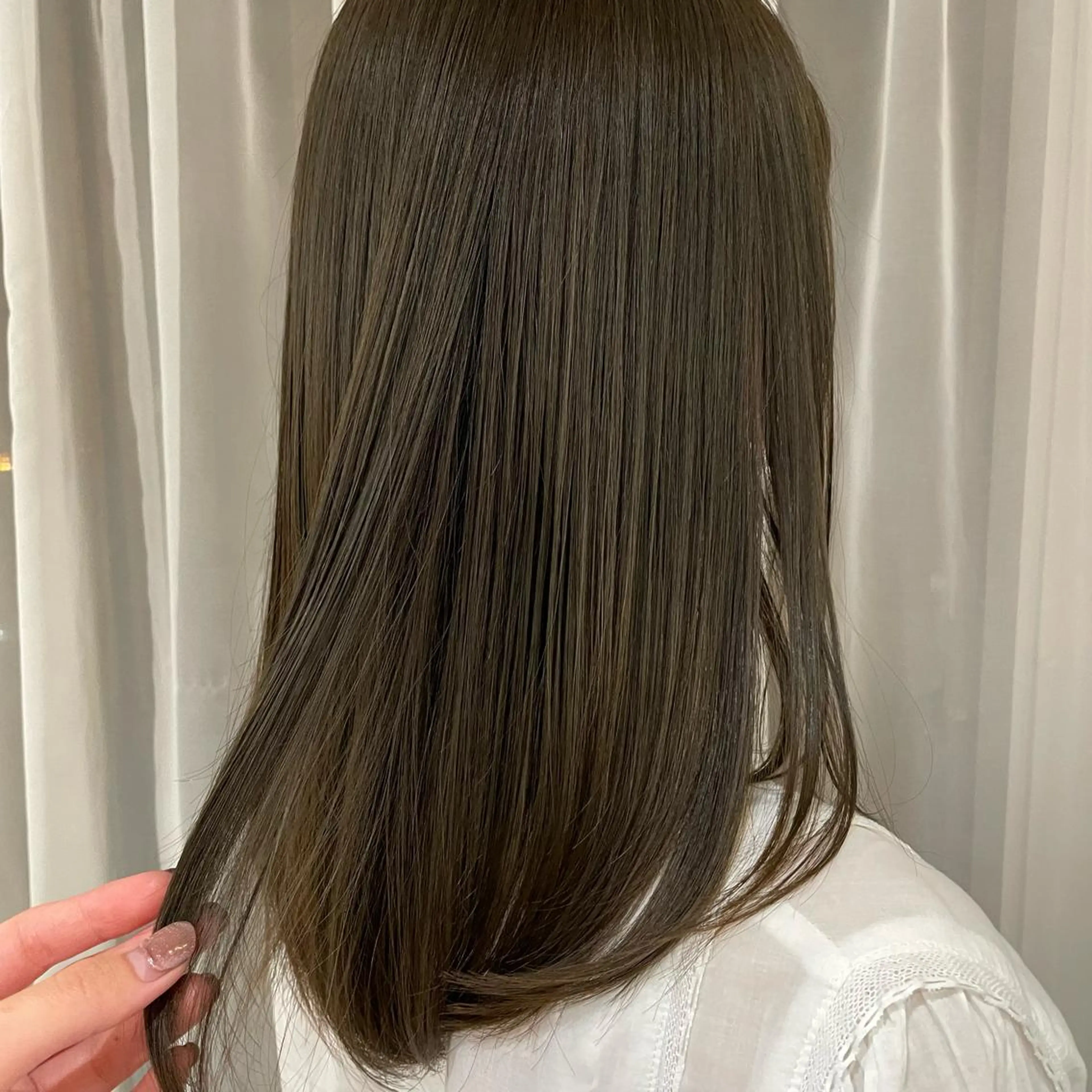 ミディアム カラー マツエク・マツパ 透明感カラー オリーブカラー CYAN by artefice所属・安達 萌花のヘアスタイル