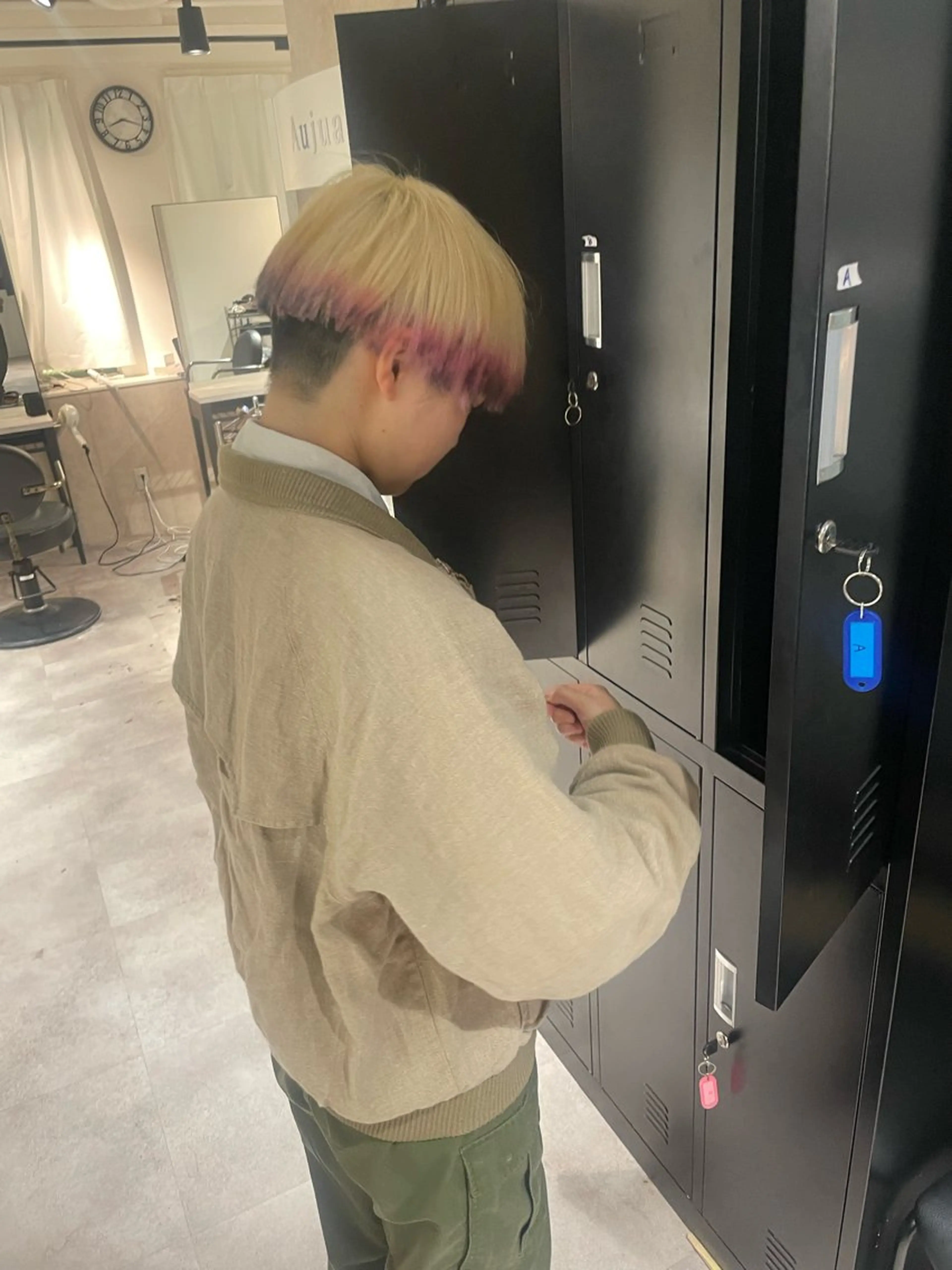 ショート カラー 抜きっぱなしブロンド デザインカラー 🇰🇷ハイトーン× 韓国レイヤー레이어드のヘアスタイル