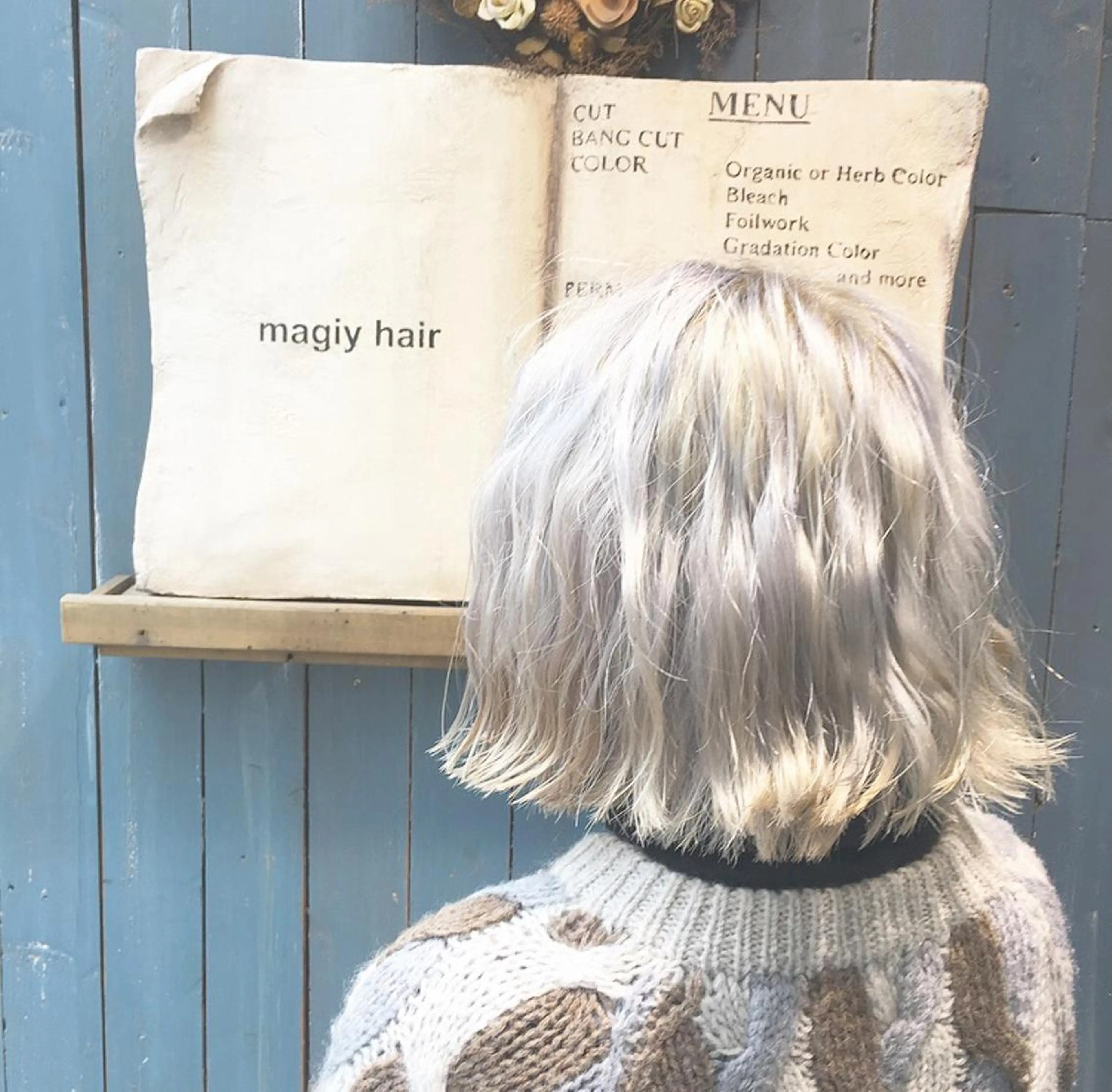 ショート カラー ブリーチ、パーマ 西部笑のヘアスタイル