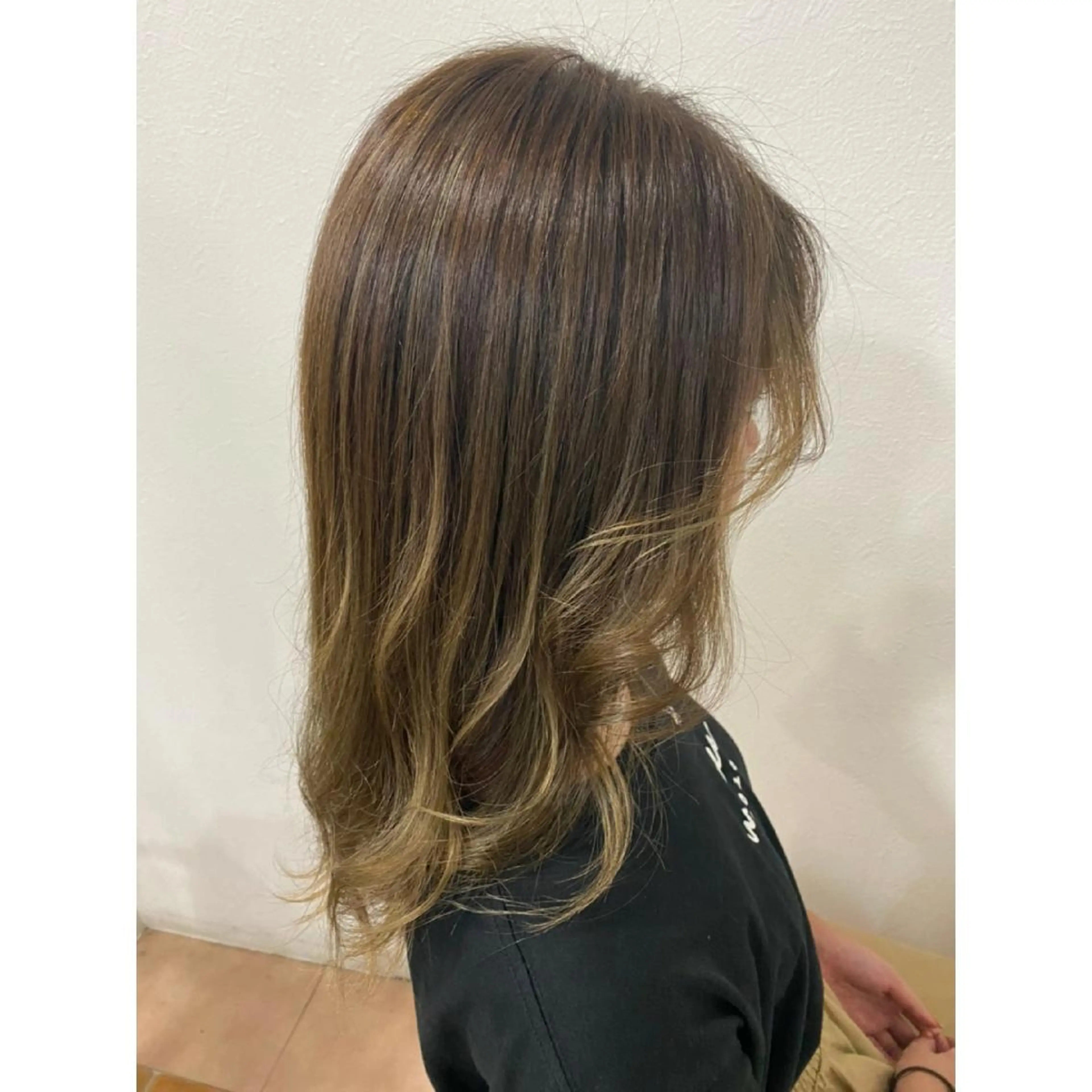 カラー セミロング Well‘s黒木🌿 レイヤー💎寒色のヘアスタイル