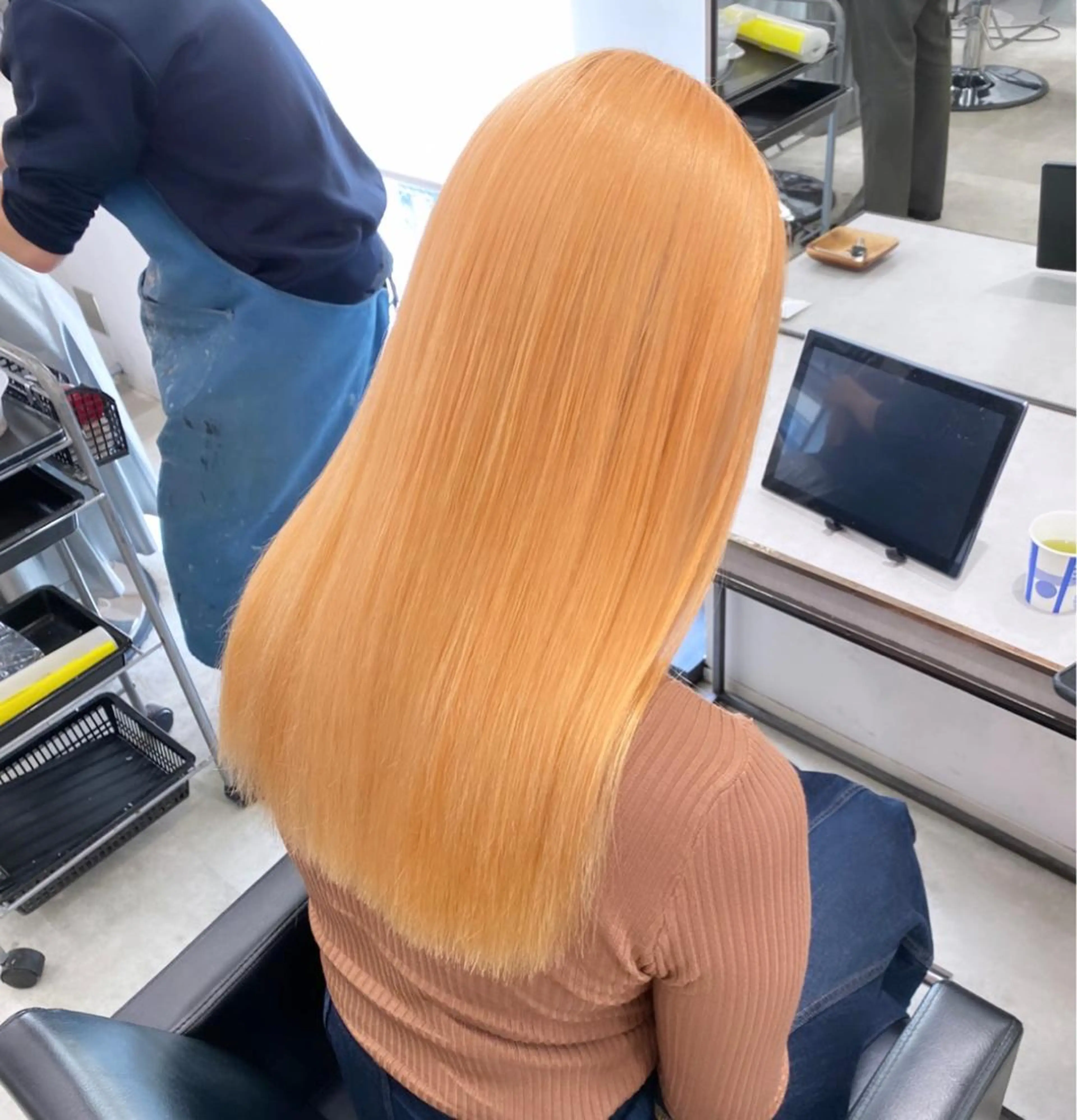 ロング カラー ブリーチ オレンジ ヘアカラー トリートメント カラー系/カット特化 🟠オオタキマサシのヘアスタイル