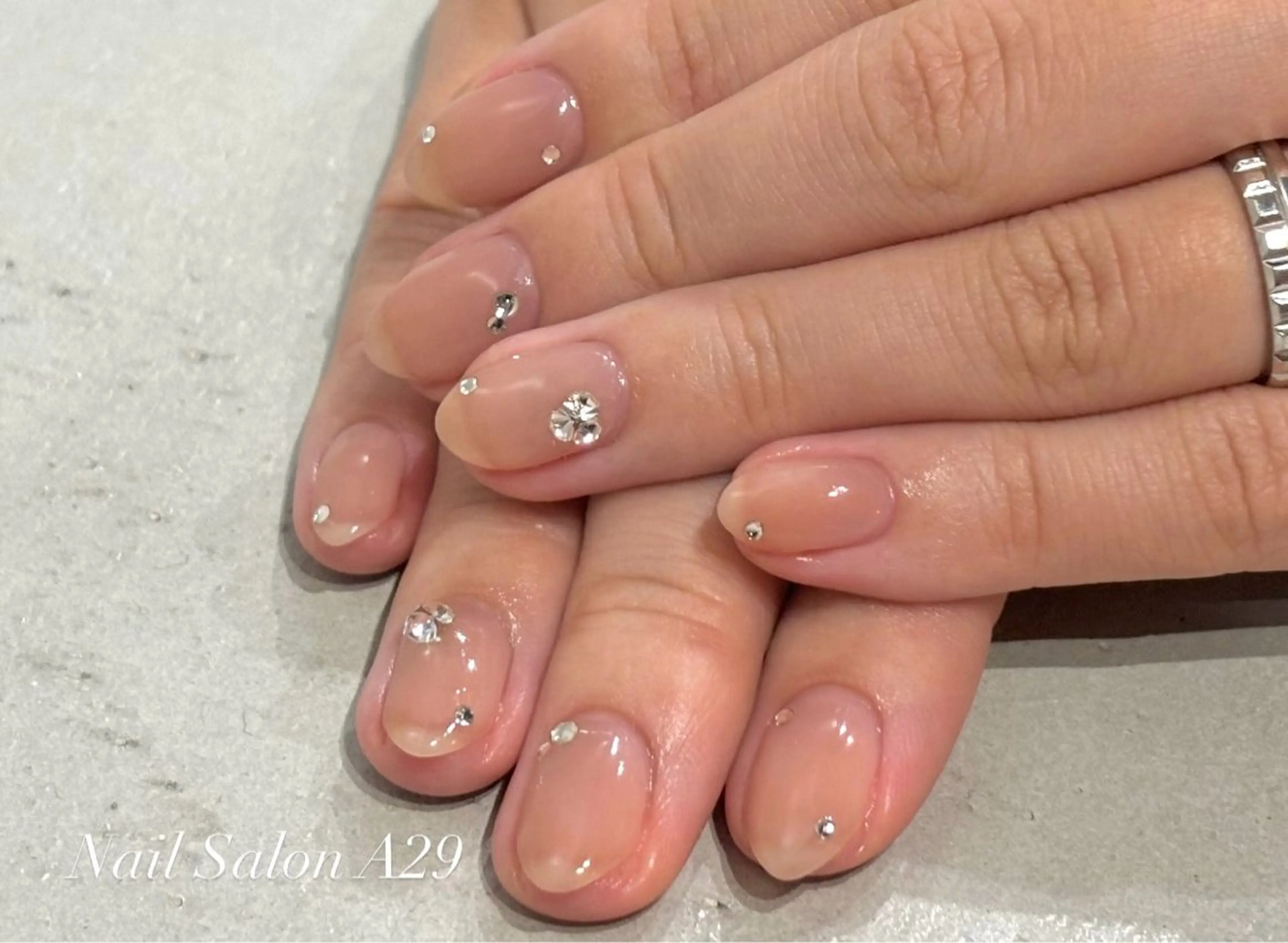 ネイル ワンカラーネイル ストーンネイル ハンドネイル Nail Salon A29所属・ちゅるんネイル Ayaのネイルデザイン