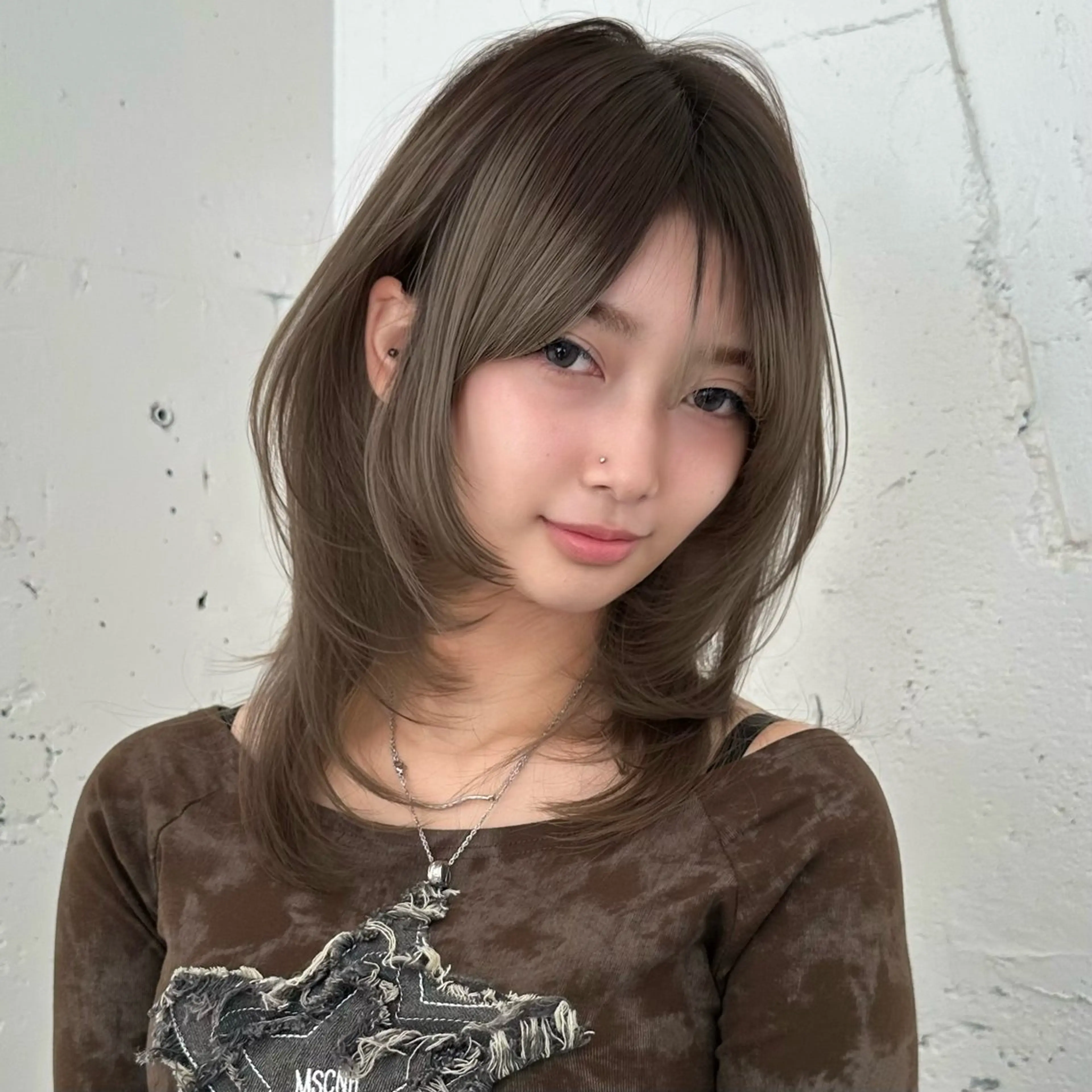 ミディアム カット ヘアカラー トリートメント 🌹ハッシュカット、 レイヤー韓国ヘア🌹のヘアスタイル