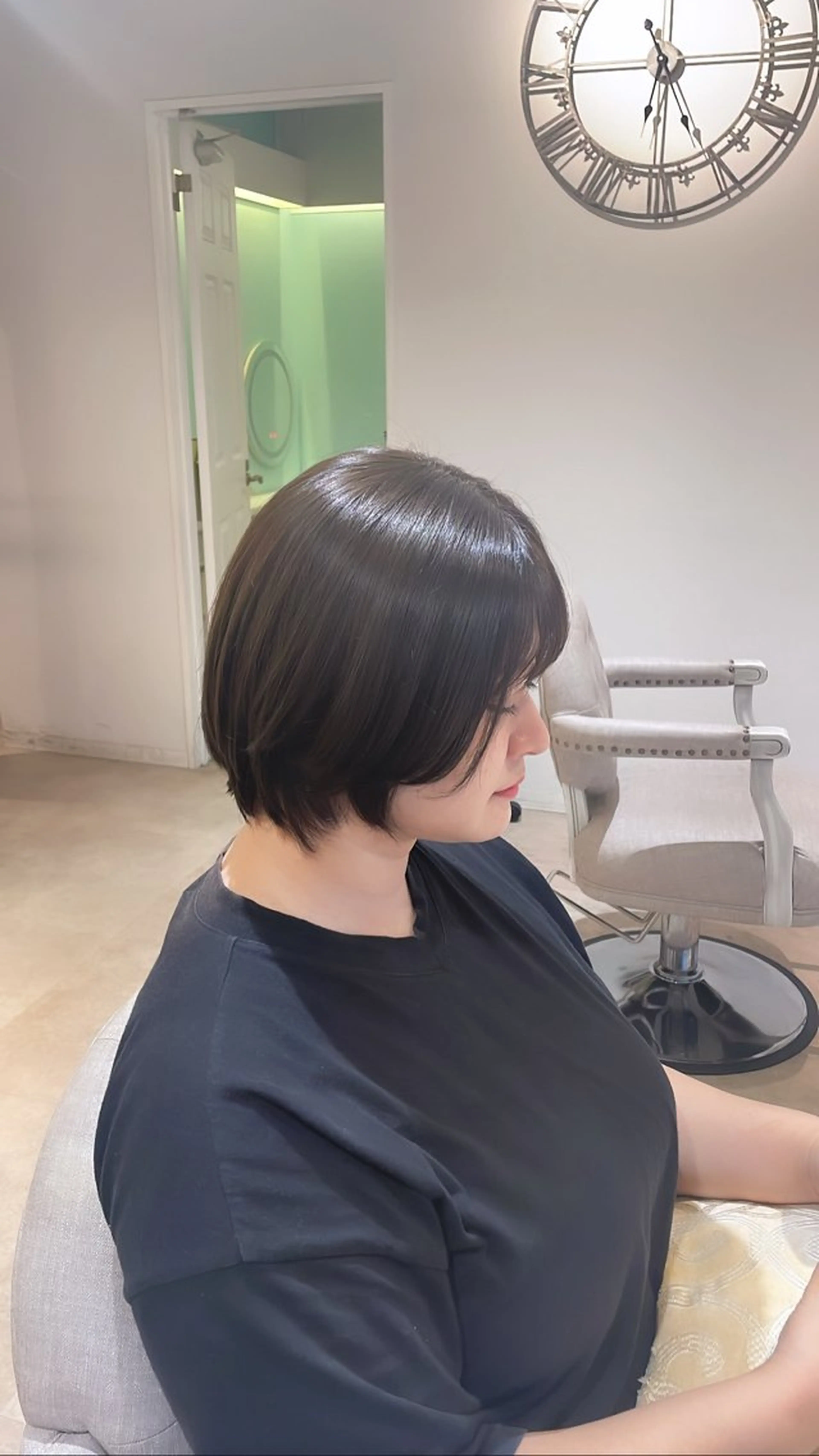 ショート カラー ベージュカラー ブリーチ 透明感カラー イルミナカラー ブリーチなしカラー CreBiA🎀 ayaのマツエク・マツパデザイン