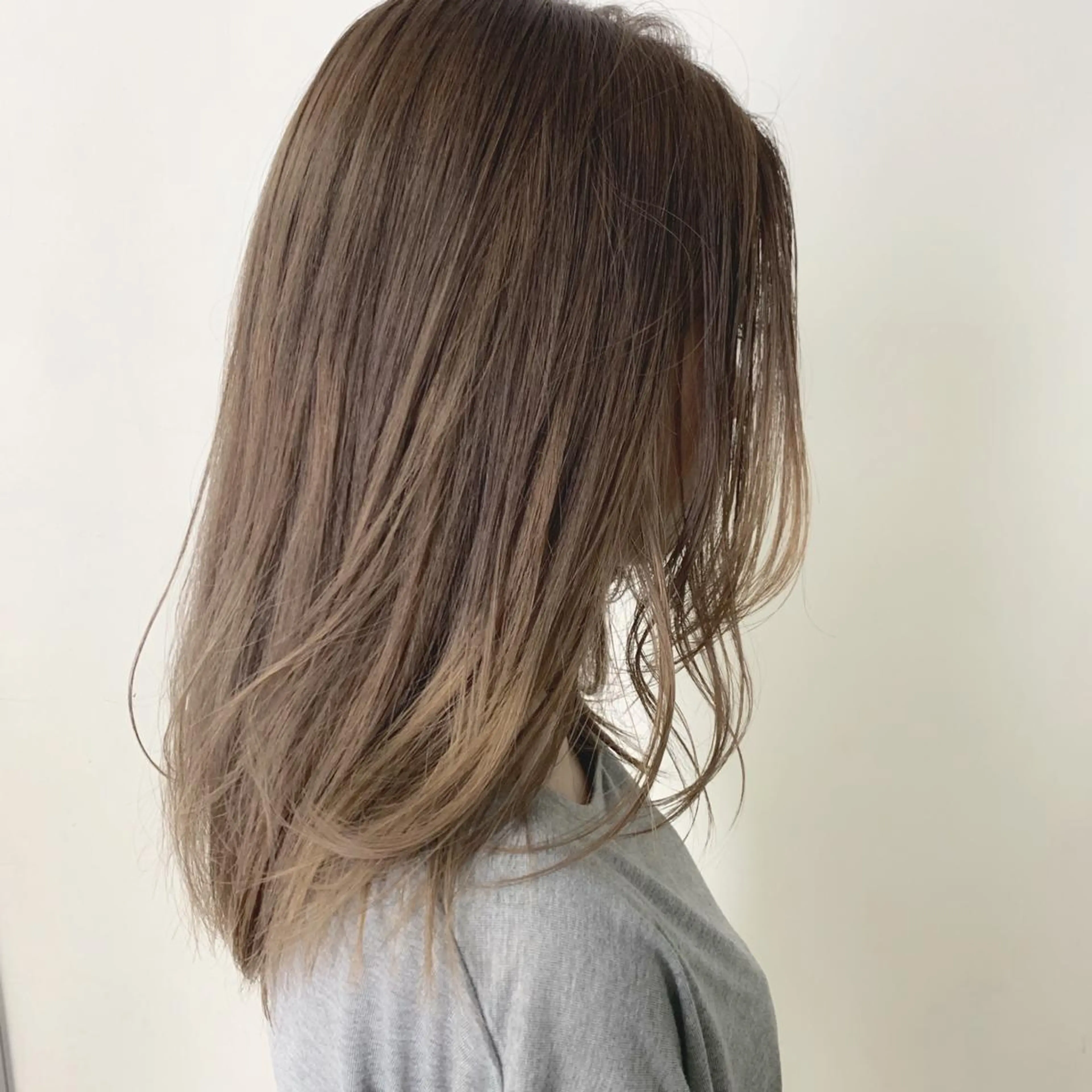セミロング カラー 【全席個室/シェアサロン】FRAME + HairEsthe 御堂筋難波店所属・ひらやま りょういちのヘアスタイル