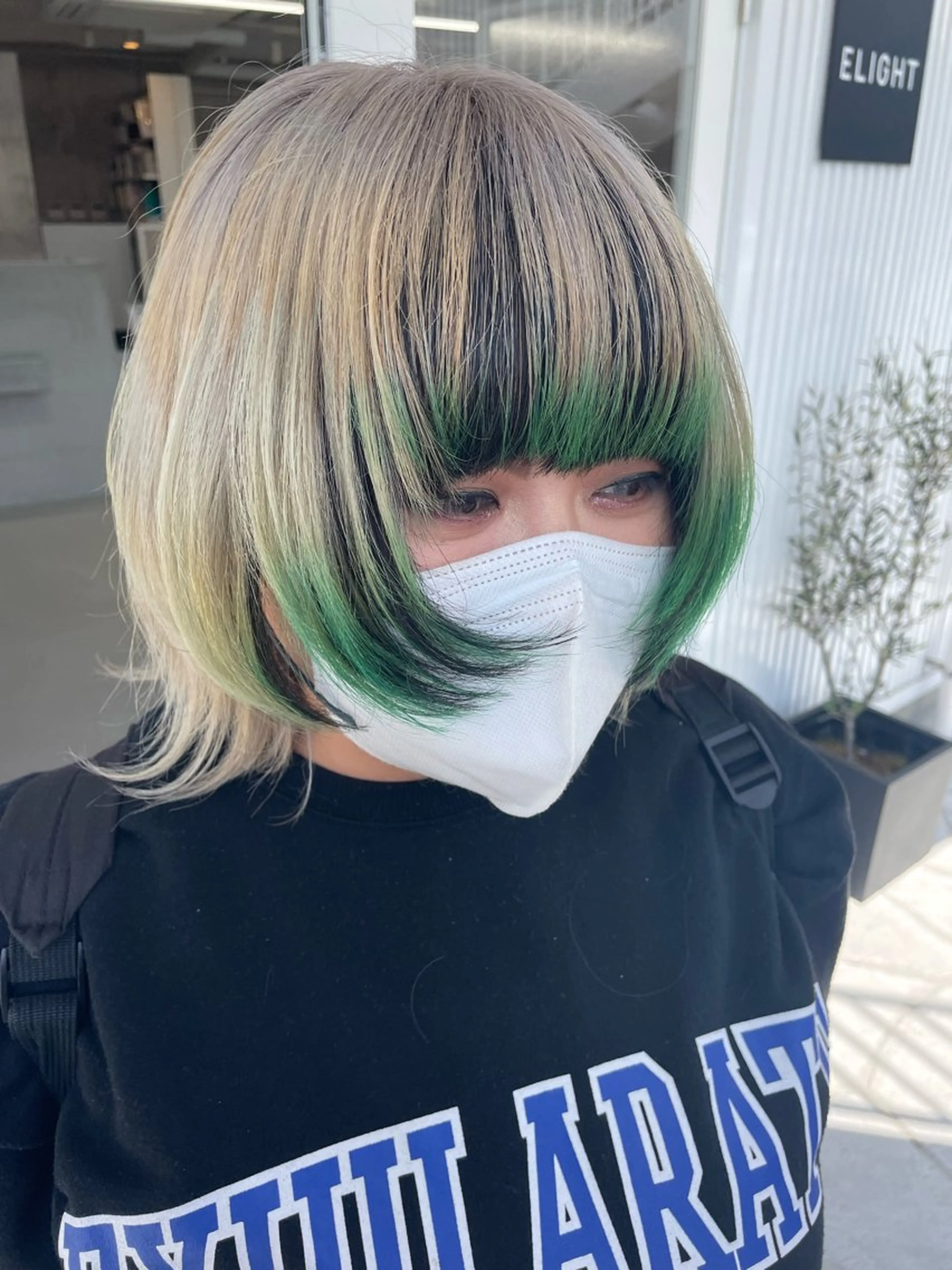 ショート カラー ブリーチ ブロンド ホワイトブロンド 錦 茉李のヘアスタイル