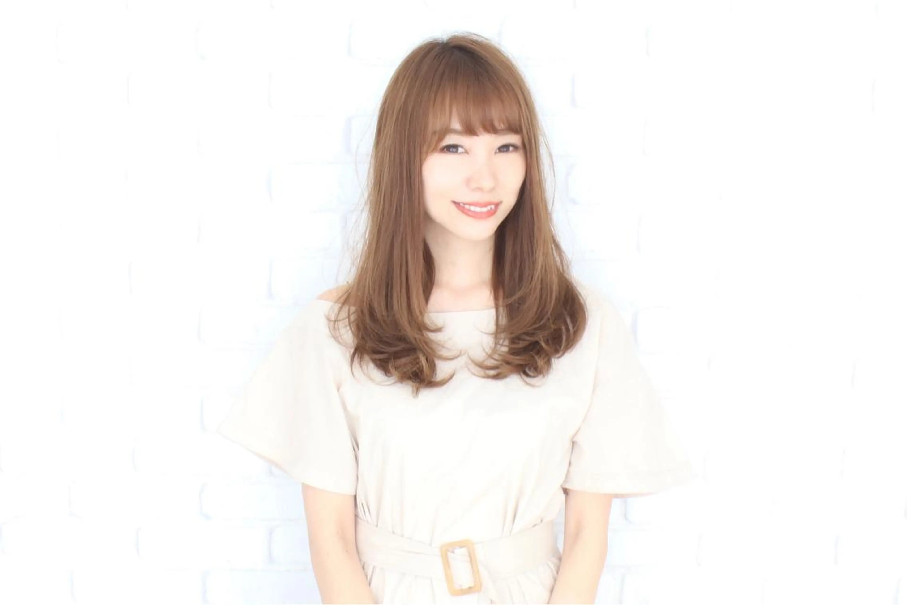 セミロング カラー 細沼 葵のヘアスタイル