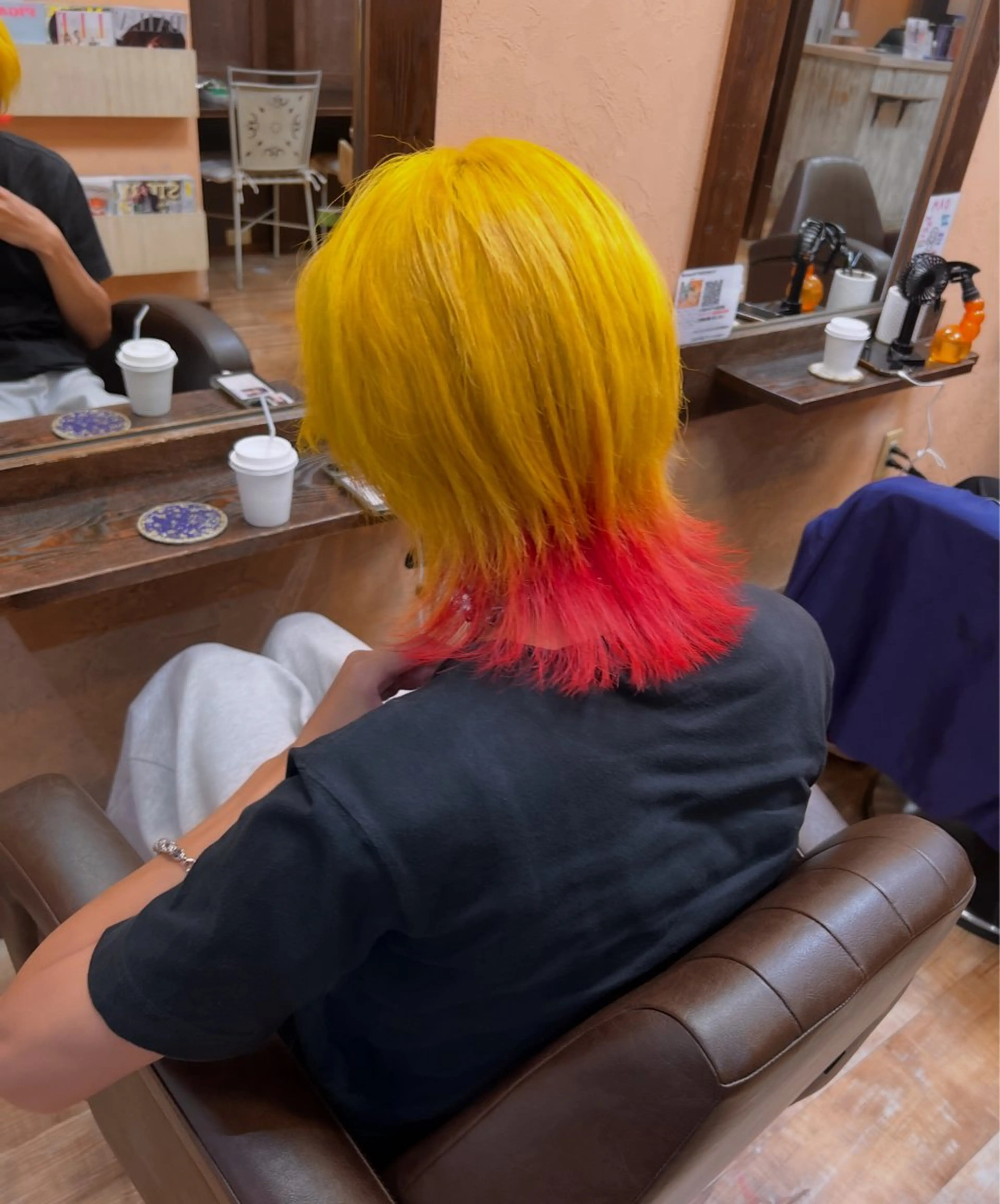 ショート ヘアカラー 青木 舞佳のヘアスタイル
