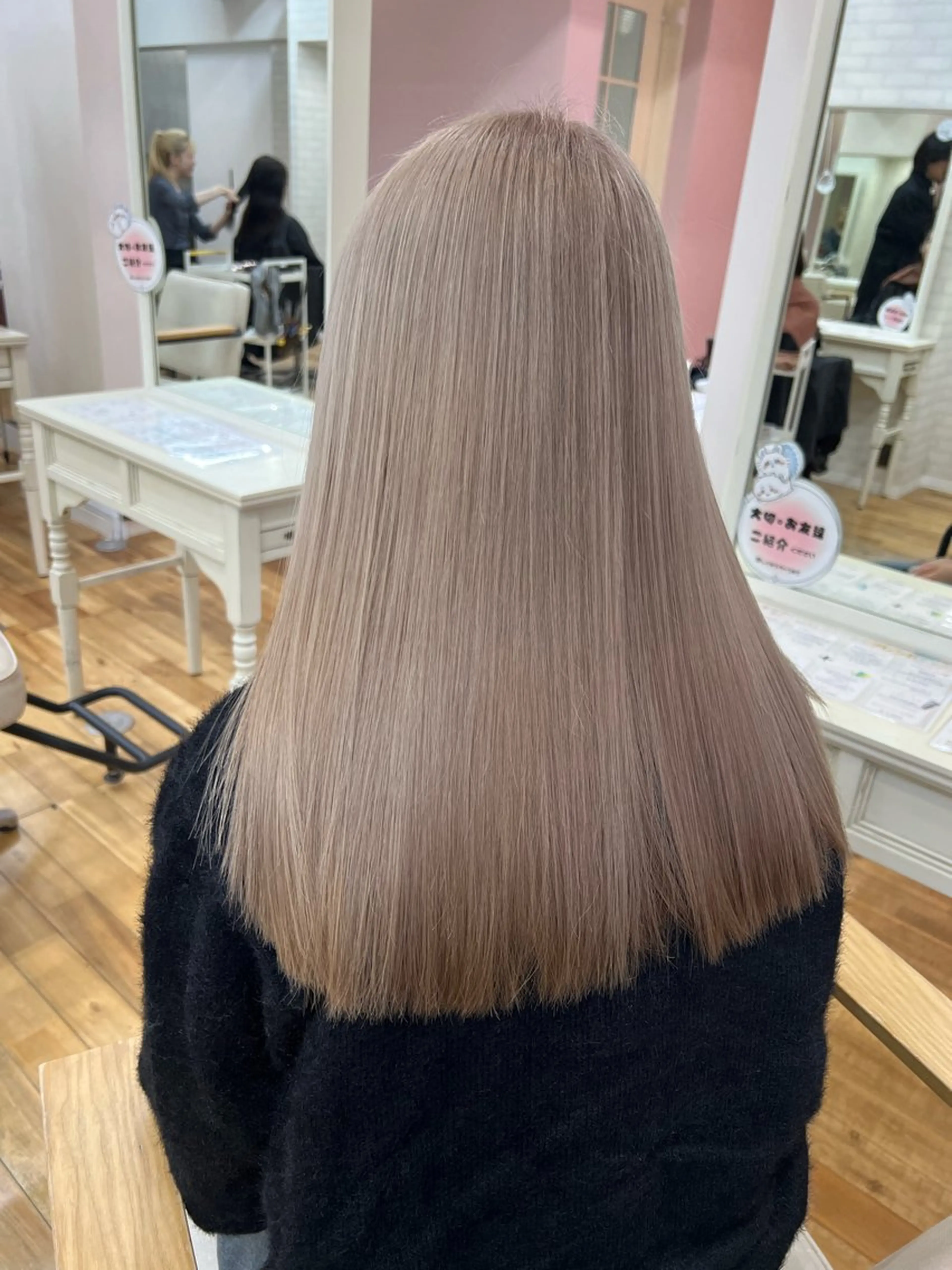 セミロング カラー ヘアカラー トリートメント 一樹ハイトーン/ブリ ーチ/透明感カラーのヘアスタイル