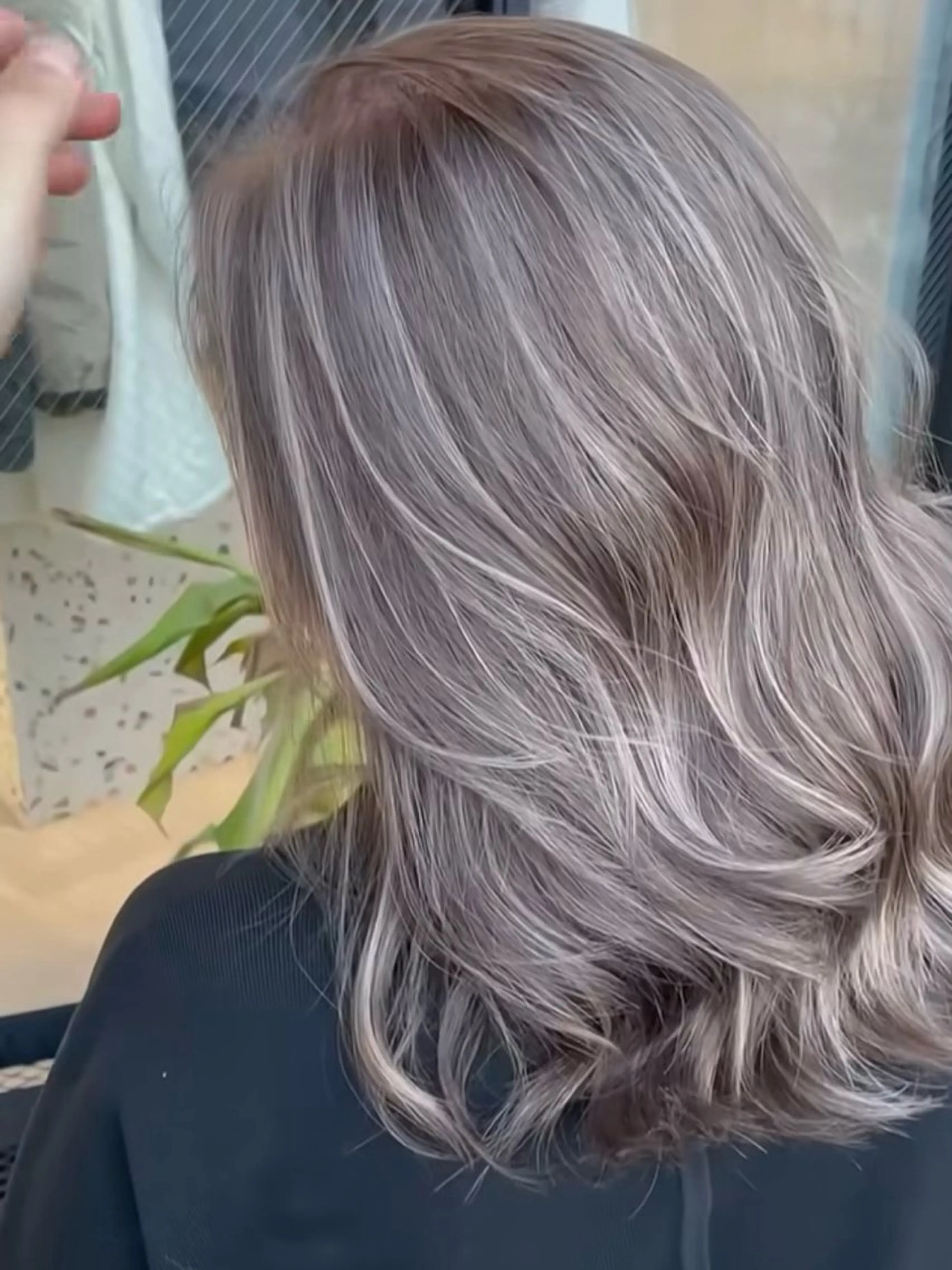 ロング カラー バレイヤージュ ブリーチ ケアブリーチ グレージュ ハイライトカラー ヘアカラー 表参道/ハイライト リタッチ/縮毛矯正のヘアスタイル