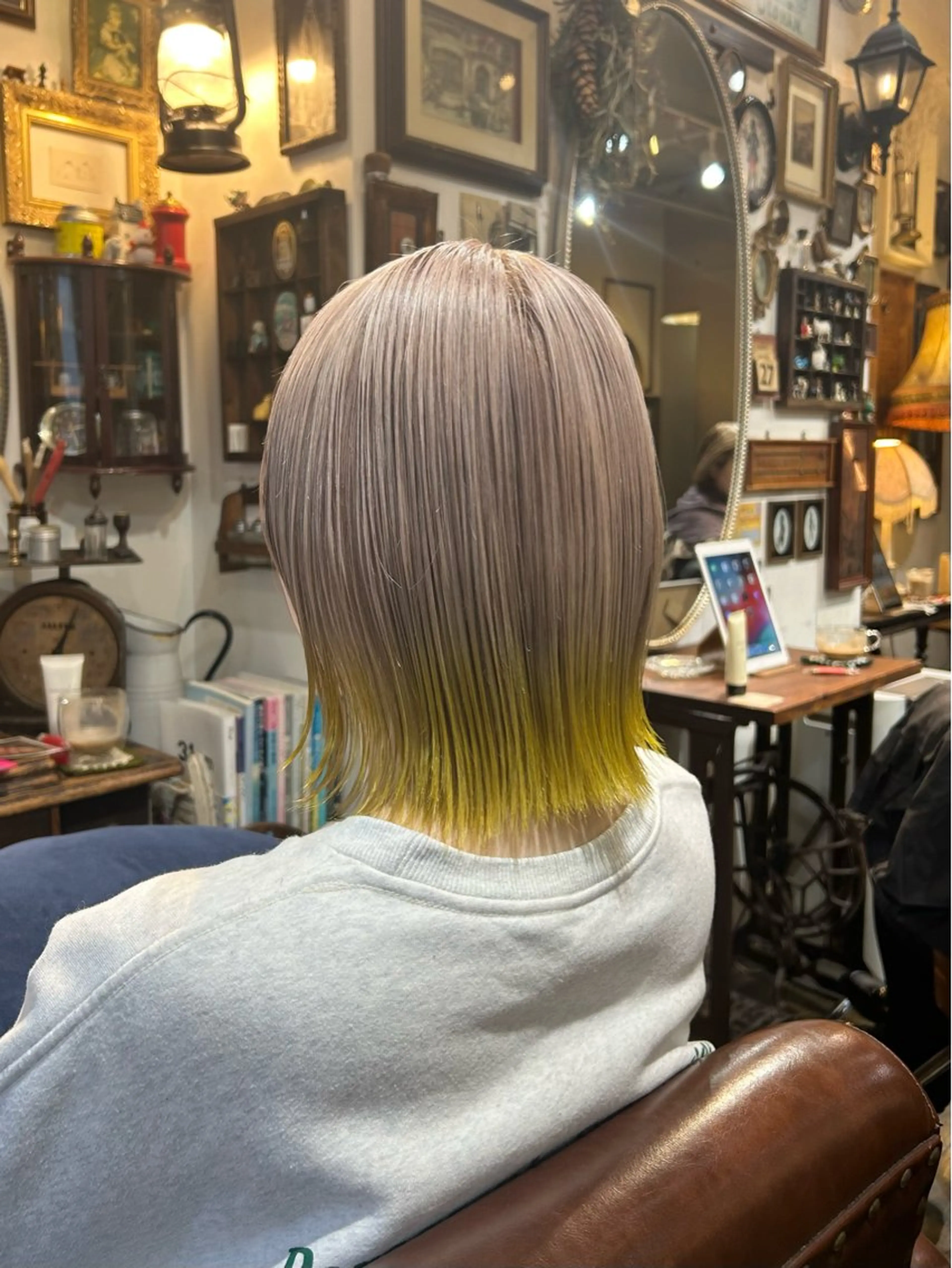 ショート カラー ベージュカラー ブリーチ ハイトーンカラー ミルクティーベージュ イエローカラー カット ヘアカラー トリートメント BRITS 渡辺 菜々子のヘアスタイル