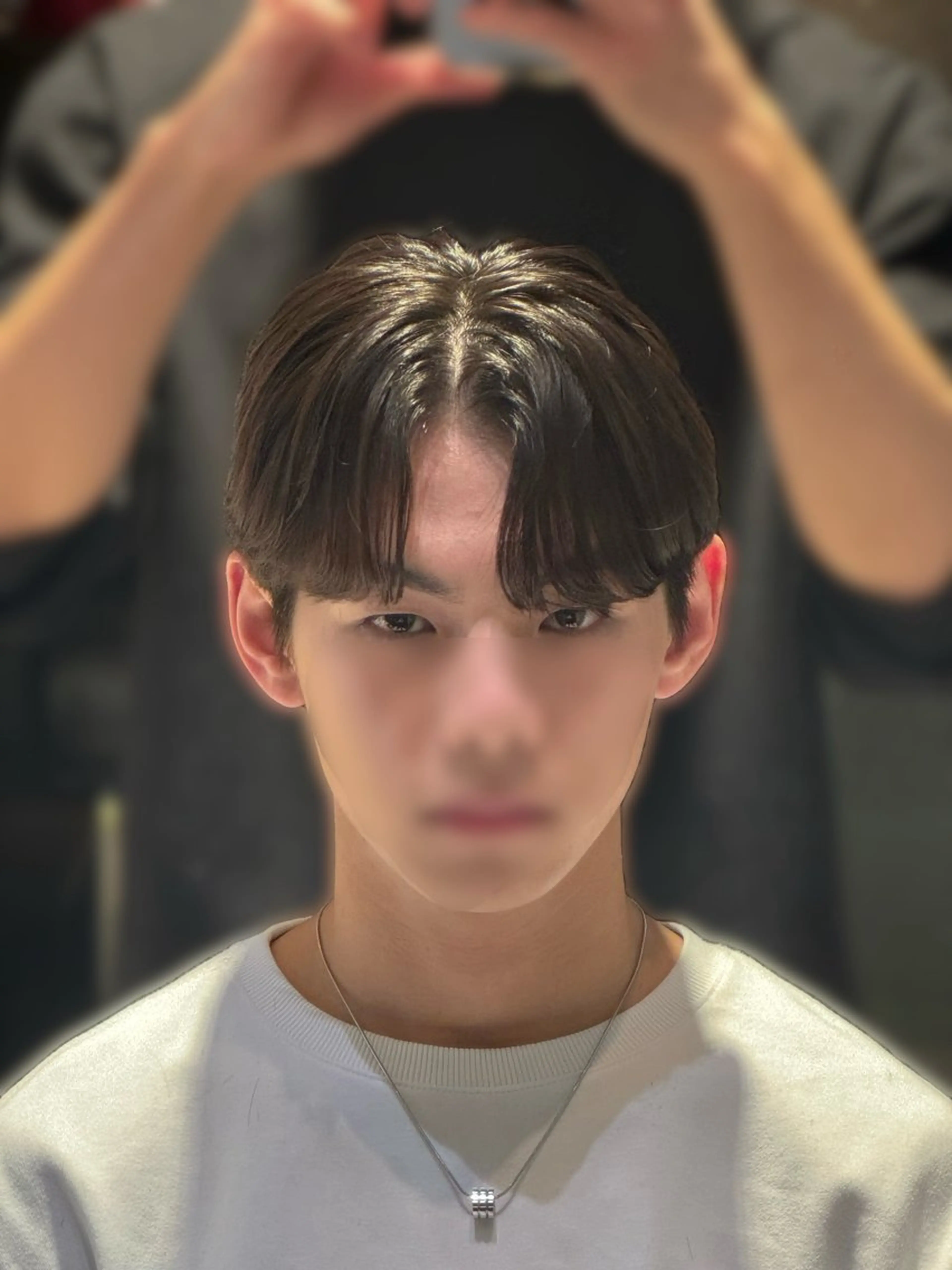 ショート パーマ メンズ センターパート コンマヘア ダウンパーマ カルマパーマ メンズ韓国風 YUKI🇰🇷 カルマ／ダウンパーマのヘアスタイル