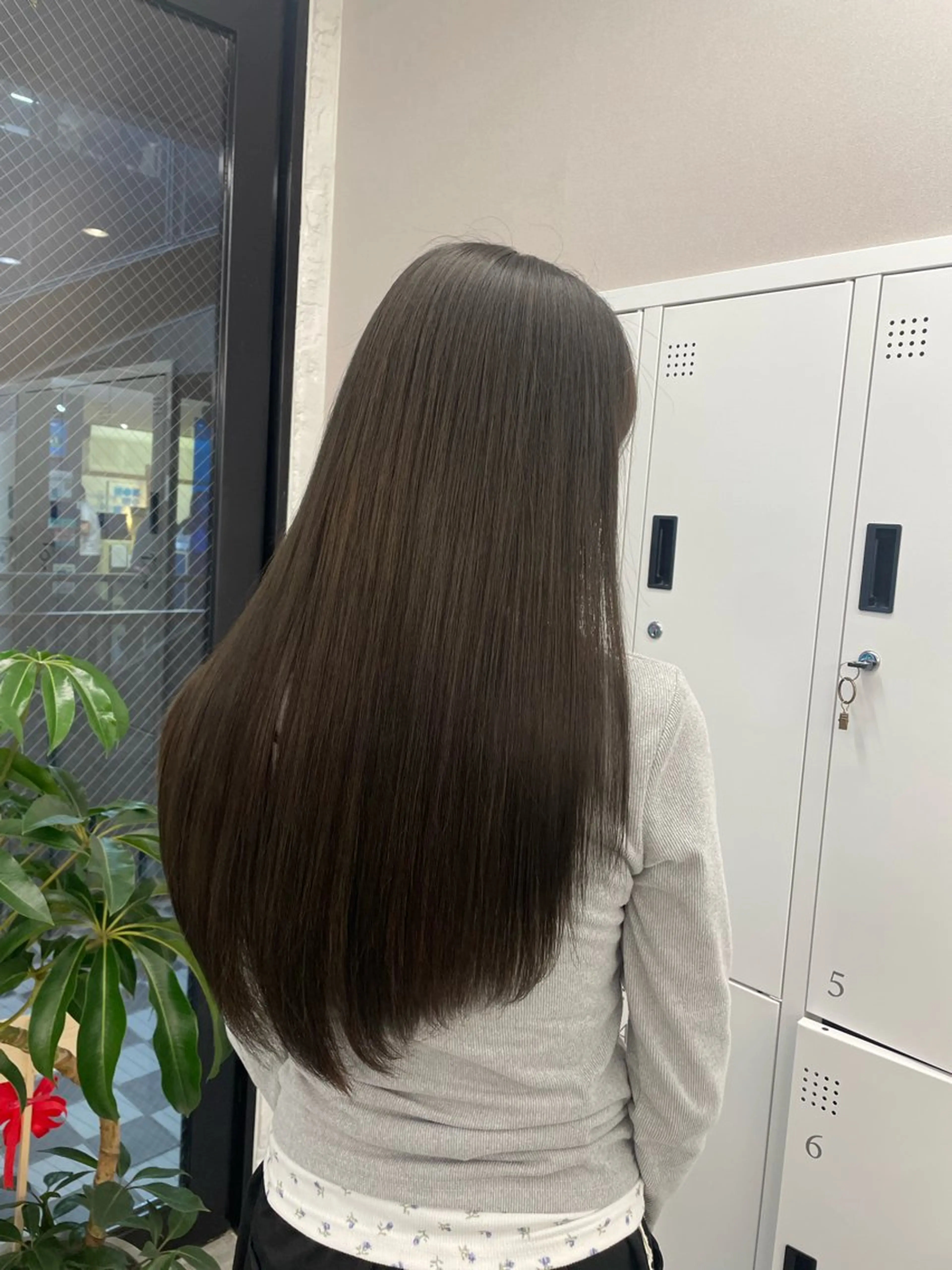 ロング 奥野 妃南のヘアスタイル