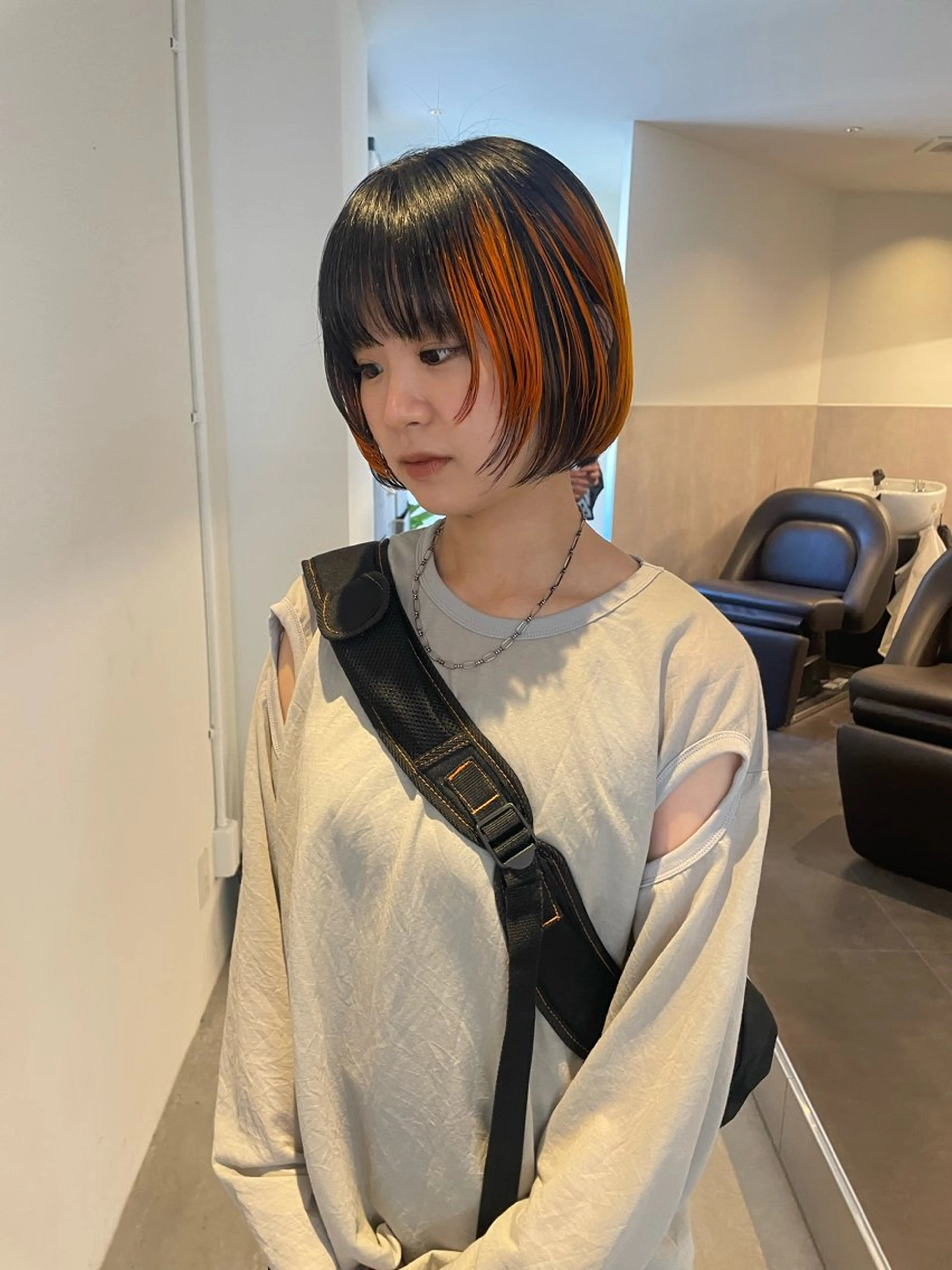 ショート カラー ブリーチ ケアブリーチ デザインカラー ダブルカラー インナーカラー ヘアカラー トリートメント MIU/ルーツカラー ボブ/顔周りレイヤーのヘアスタイル