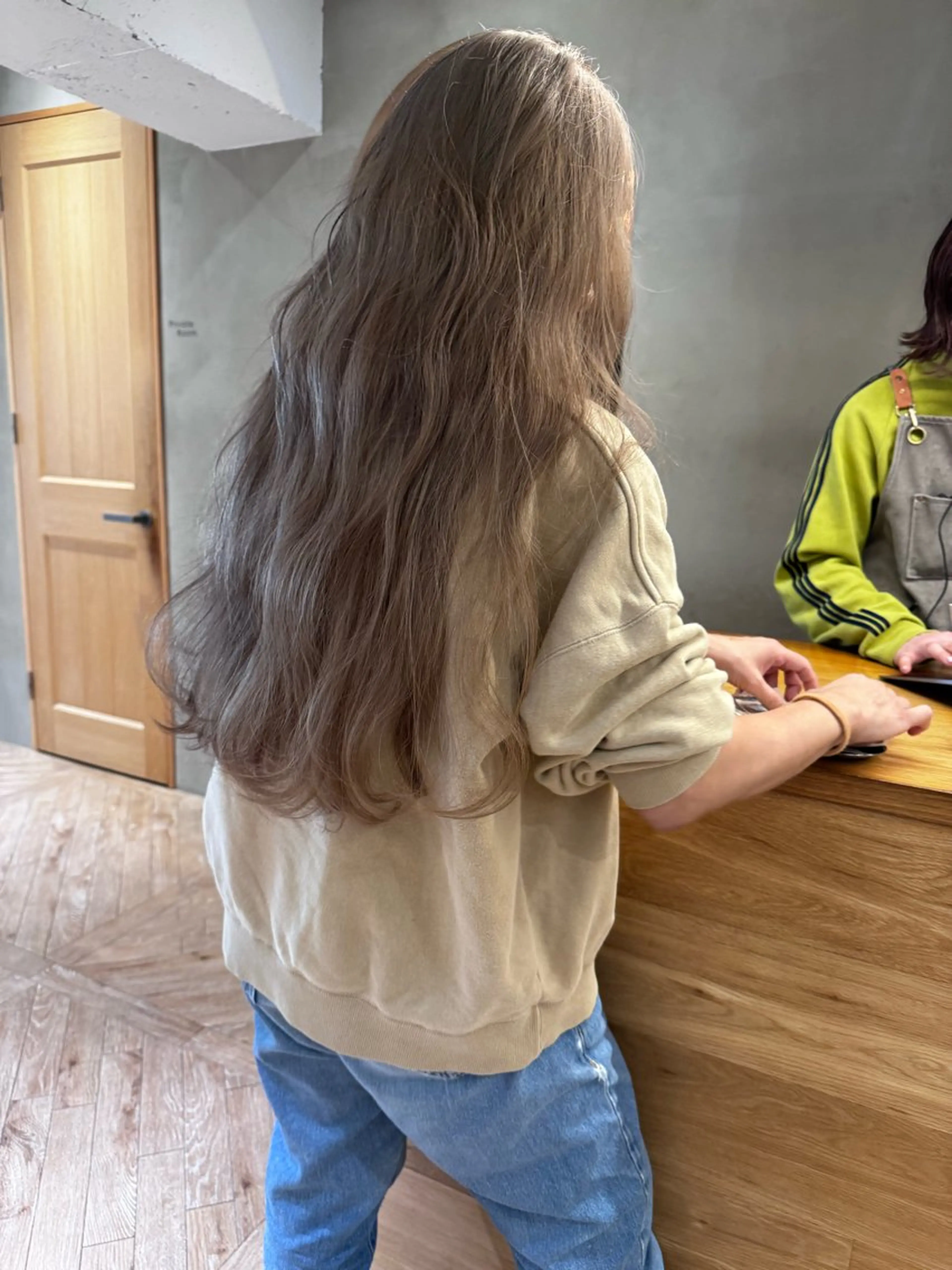 ロング カラー ベージュカラー 名古屋レイヤーカット LORENハダのヘアスタイル