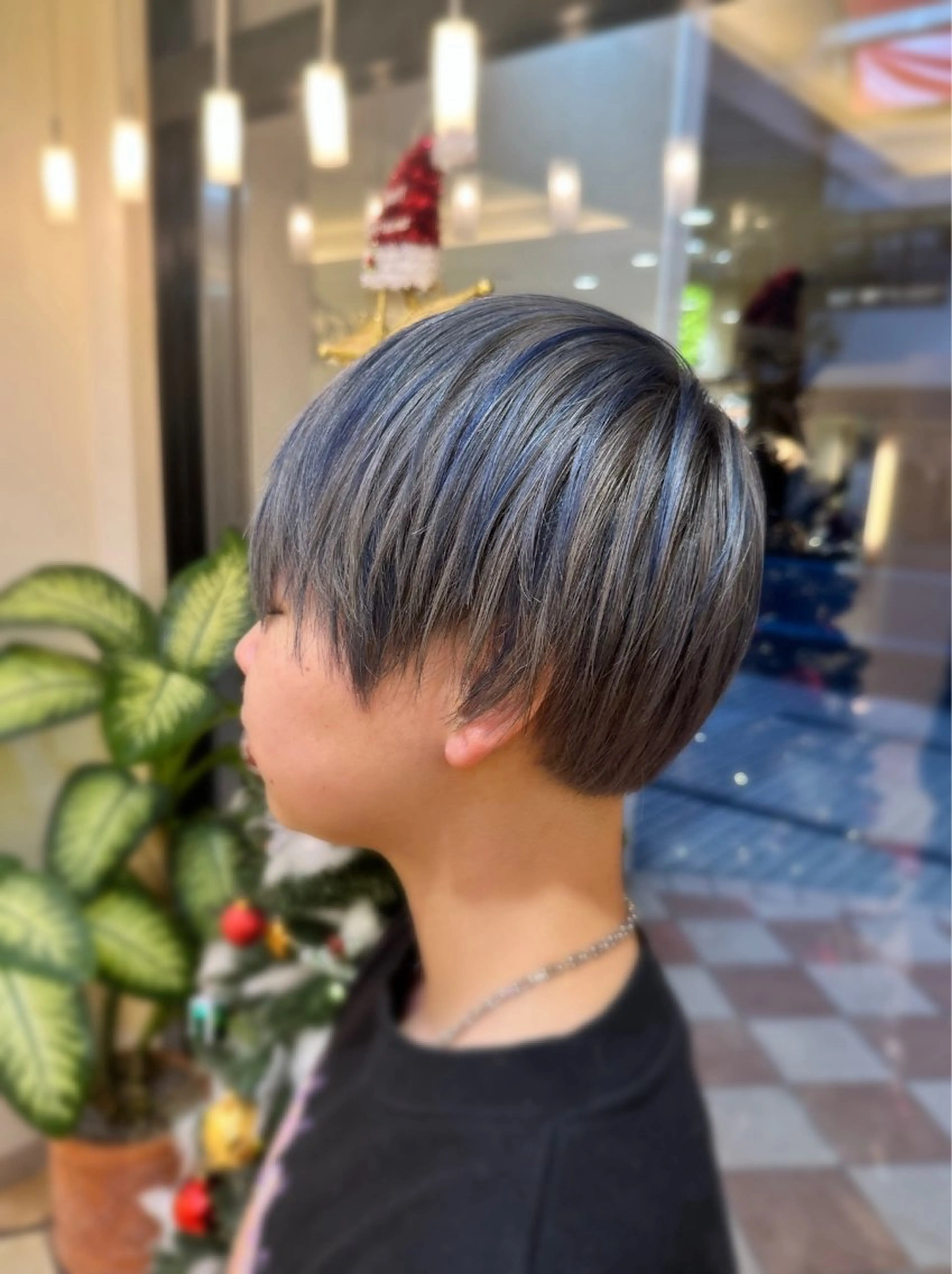 ショート カラー ブルーカラー ハイライトカラー ハイライト カット ヘアカラー デザインレイヤー💗 木村実樹のヘアスタイル