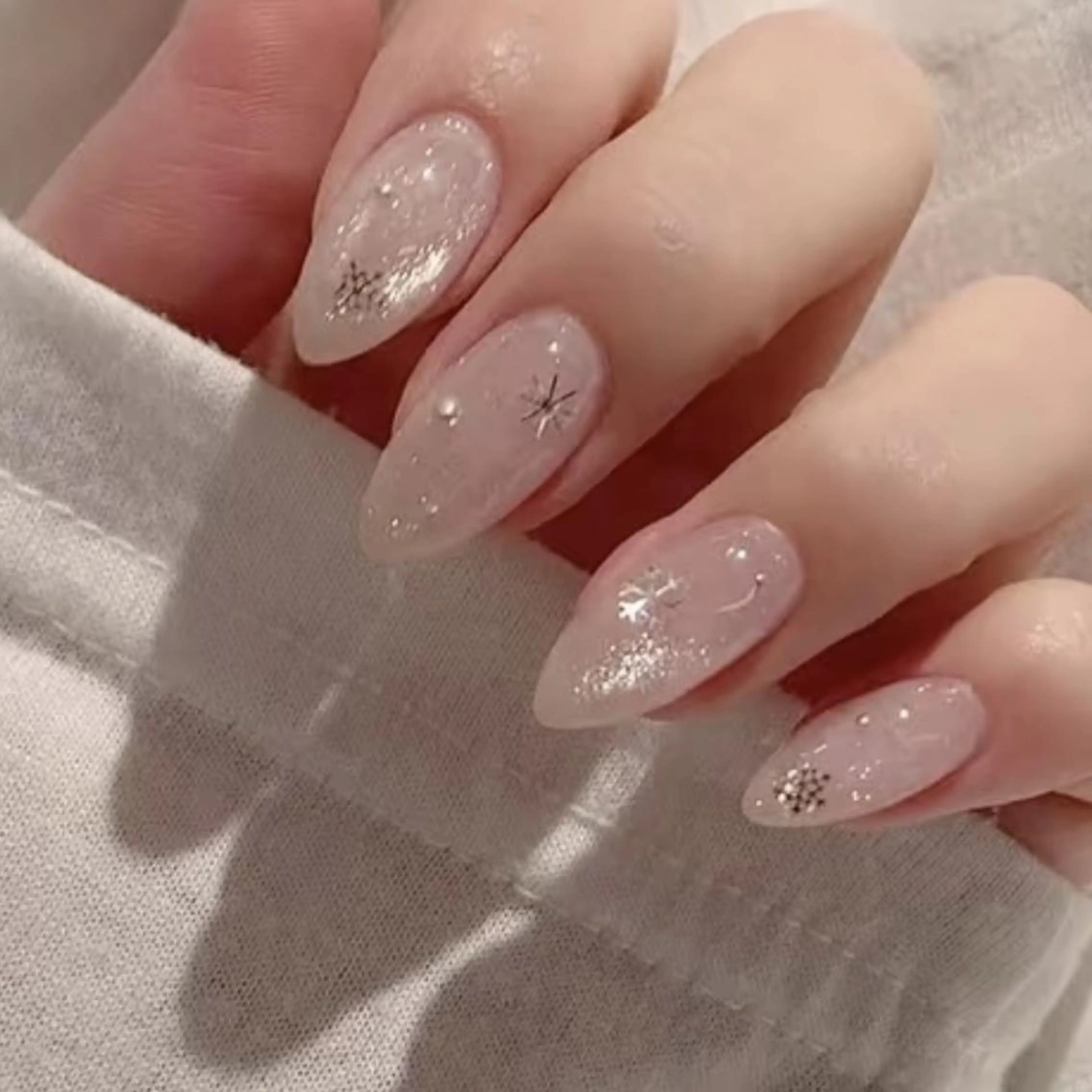 ネイル RAFFINE 月🦋🩵のネイルデザイン