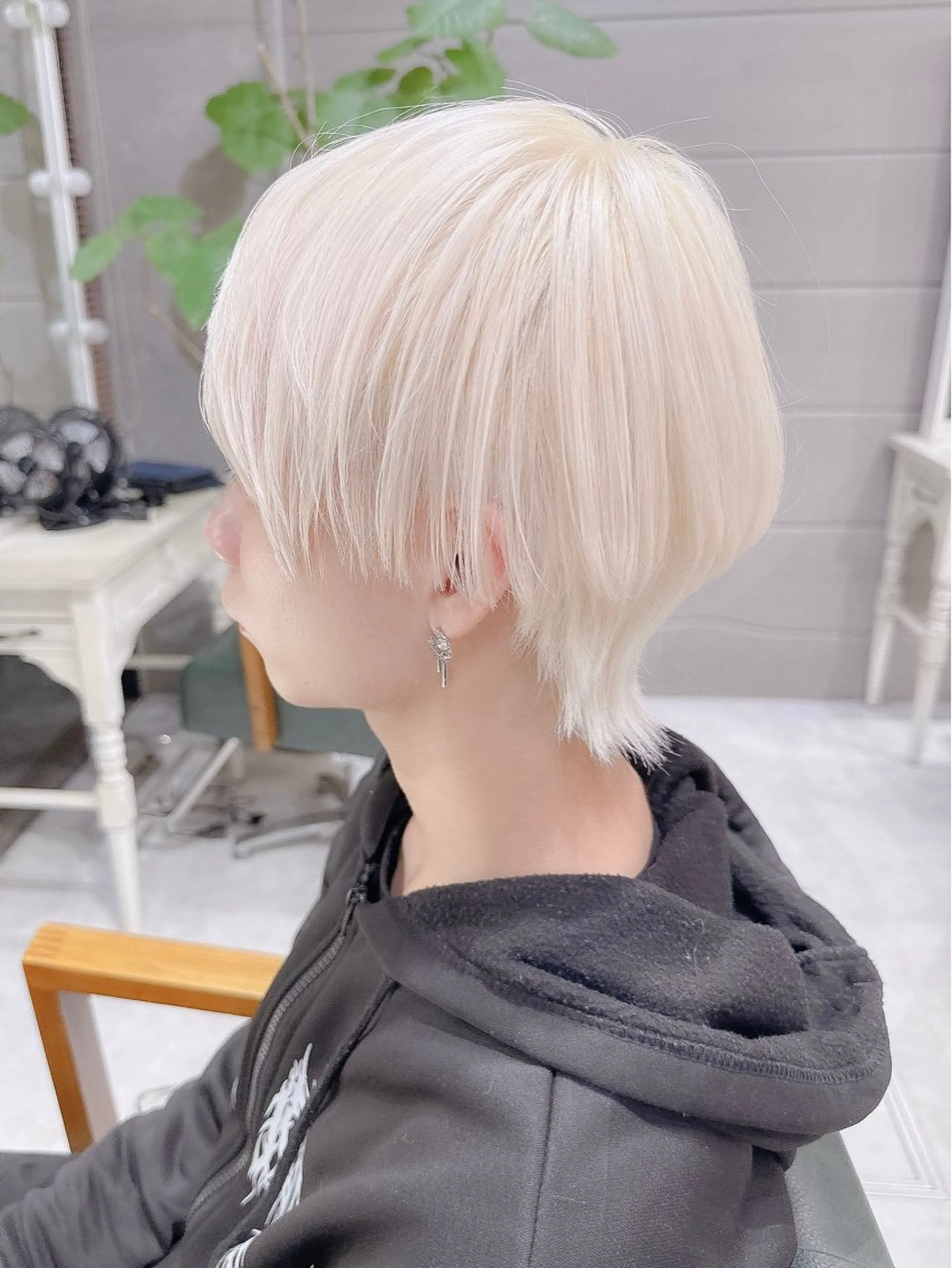 ショート カラー ヘアアレンジ キッズ 抜きっぱなしブロンド ブロンド ホワイトブロンド 𝐑𝐈𝐍𝐊𝐀 🐷🖤のヘアスタイル