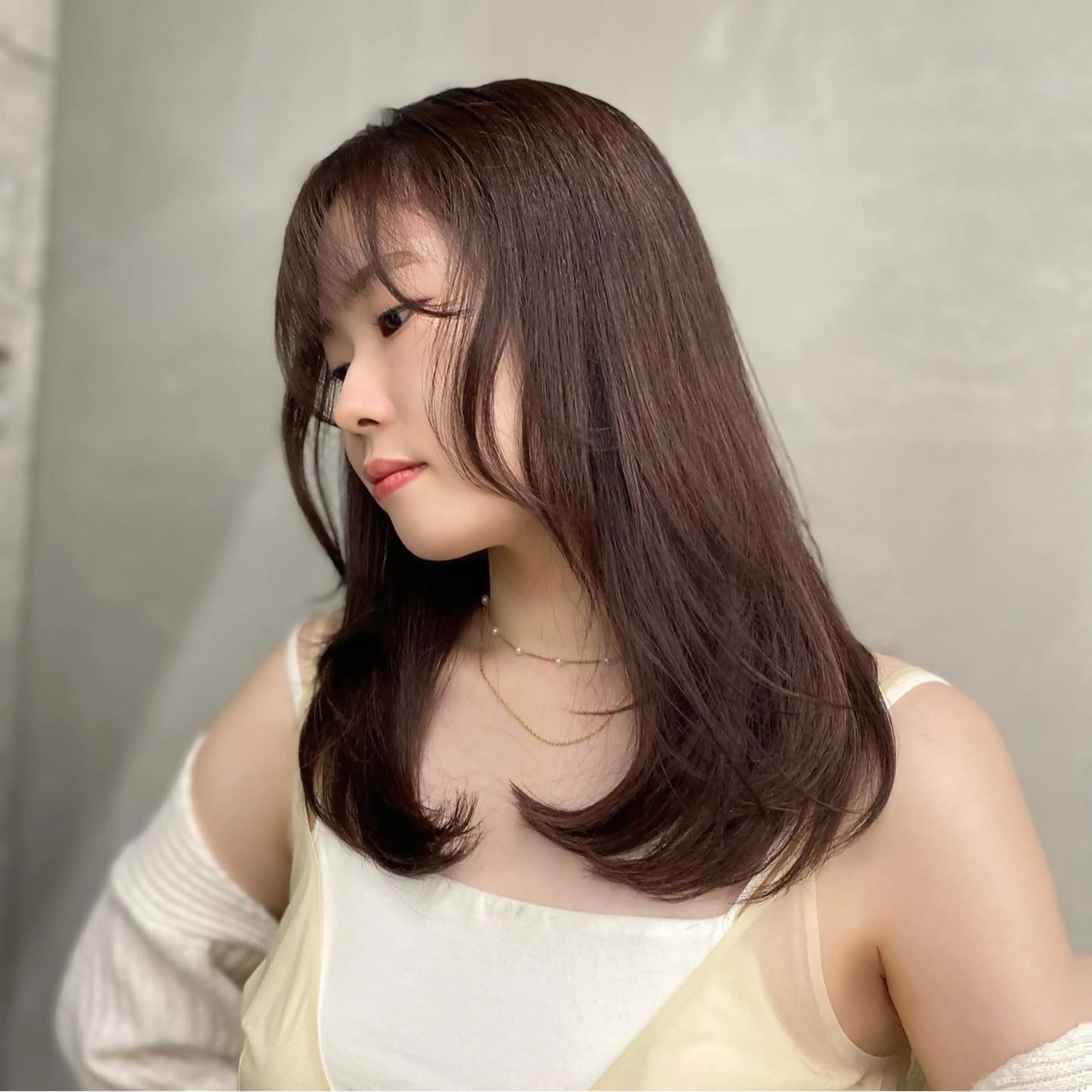ミディアム カラー ヘアアレンジ ブラウンカラー 顔まわりレイヤー レイヤーカット カット ヘアカラー トリートメント mina 🌷のヘアスタイル