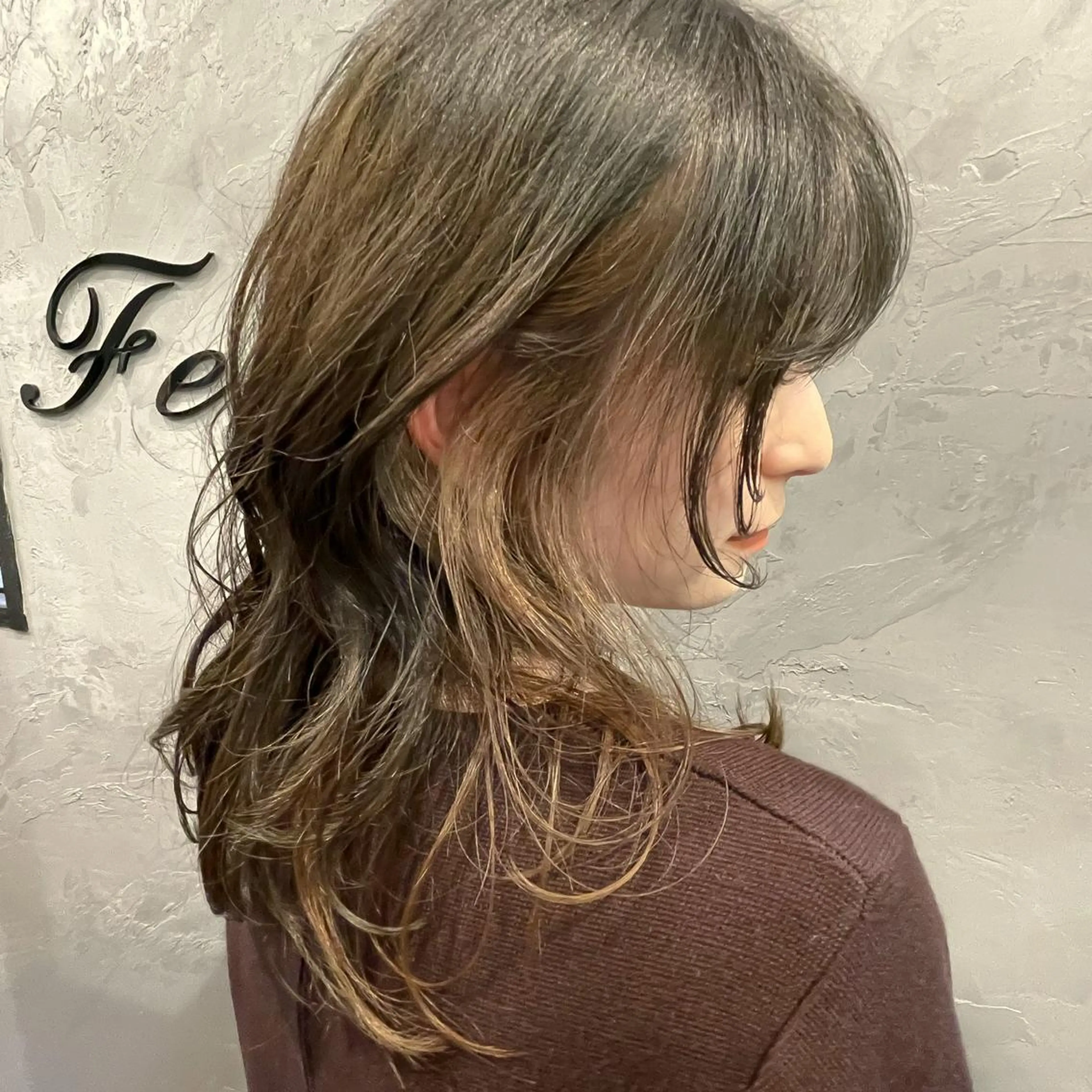 ミディアム カラー ヘアアレンジ インナーカラー ウルフカット 飯塚 沙衣のヘアスタイル