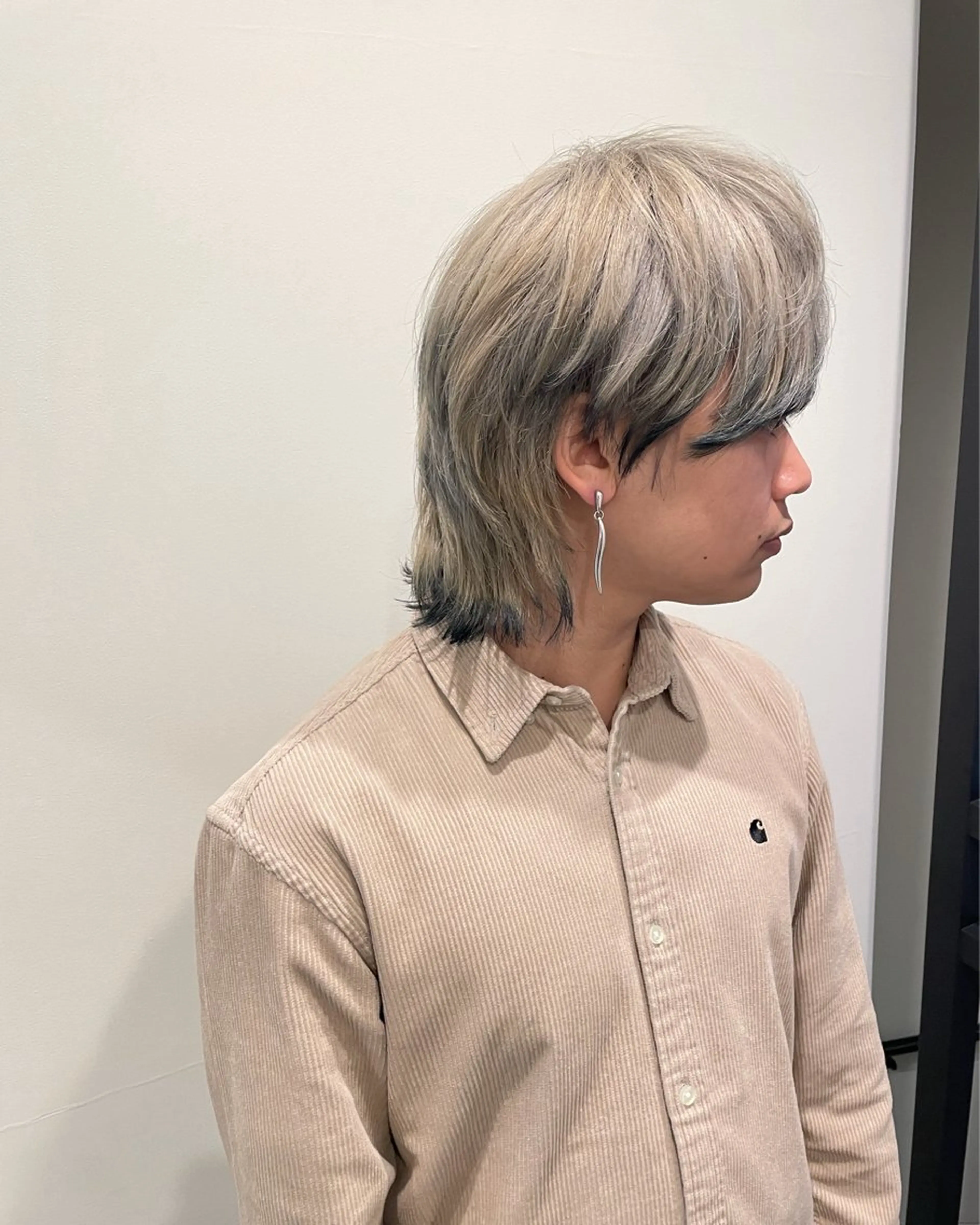 ミディアム カラー メンズ メンズウルフカット ウルフカット ヘアカラー 透け感カラー🫧 加納トモヒロのヘアスタイル