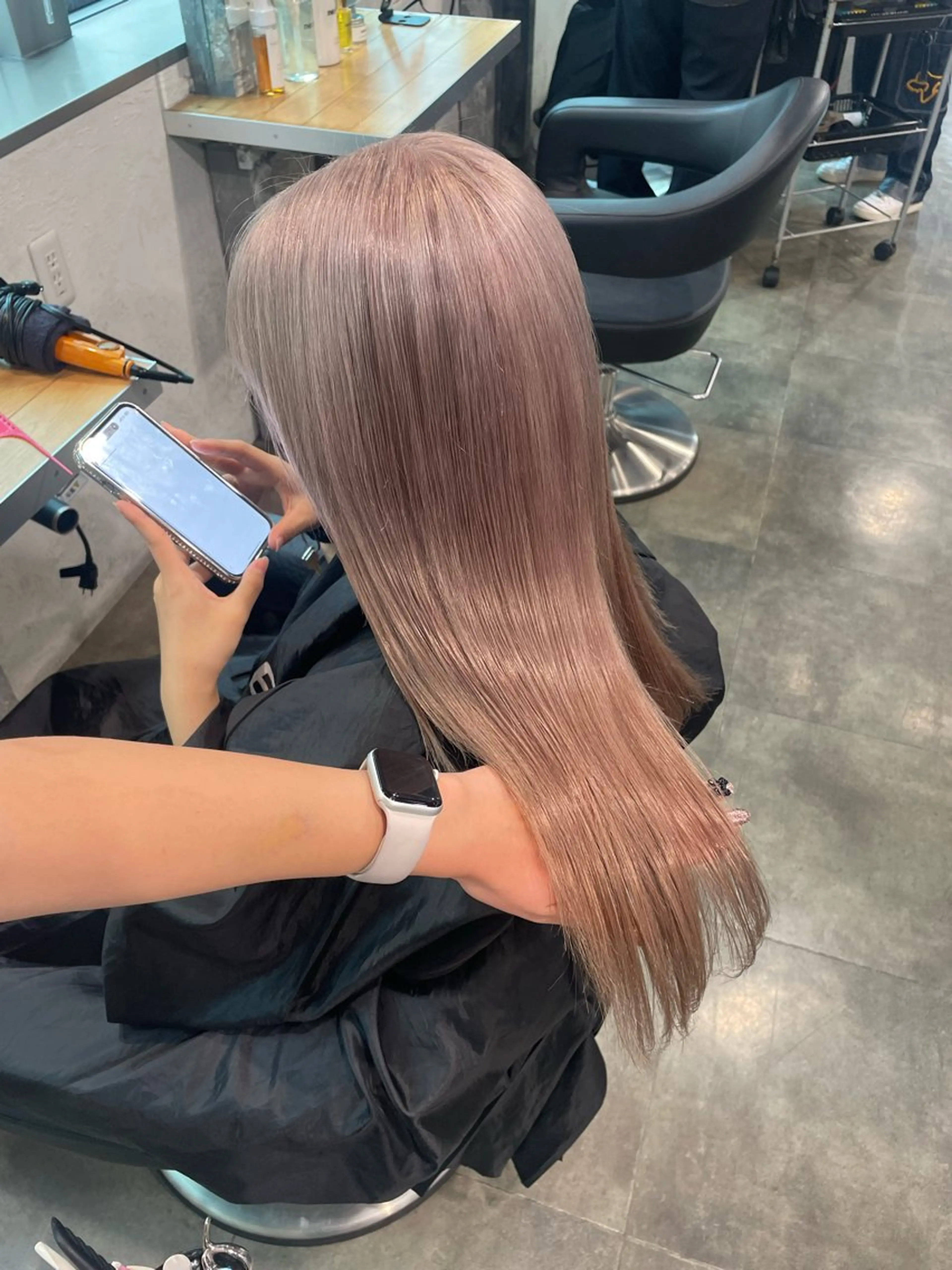 セミロング カラー ヘアカラー ハイトーンブロンド 横浜💞ミオのヘアスタイル