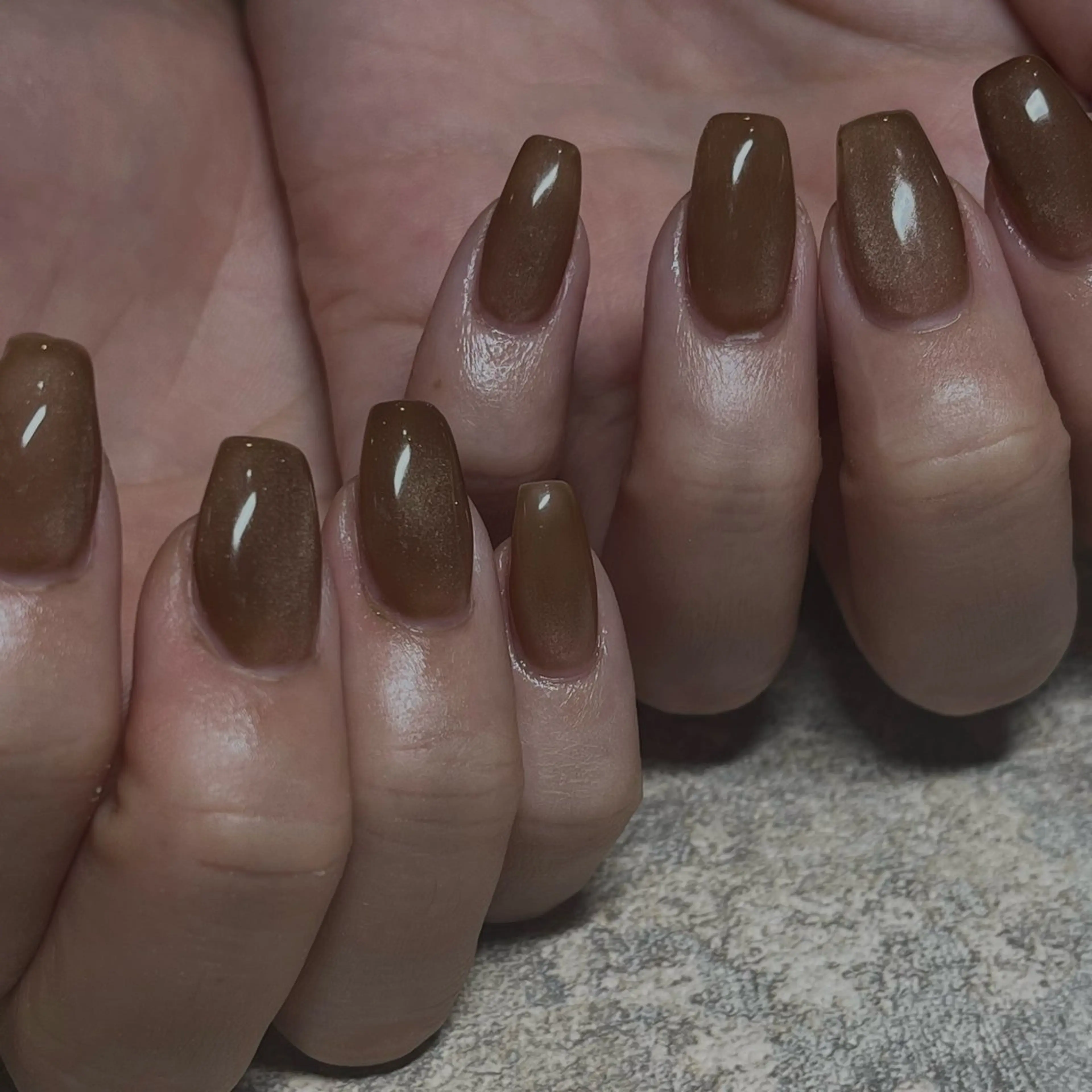 ネイル ブラウン グリーン マグネットネイル ワンカラーネイル ハンドネイル share salon reir　(ルレイル)所属・rio nailのネイルデザイン