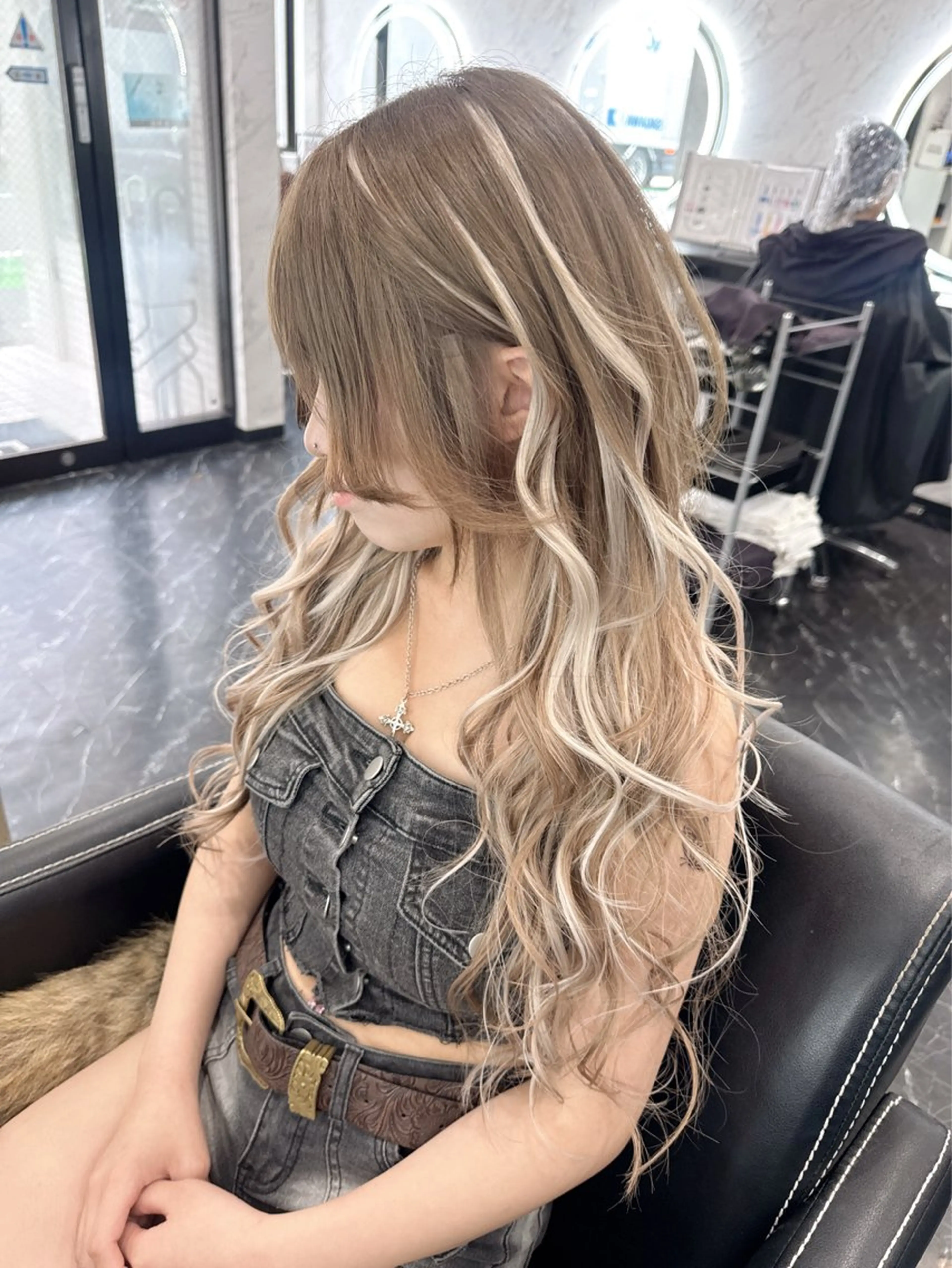 ロング ヘアカラー エクステ 末永 もものヘアスタイル
