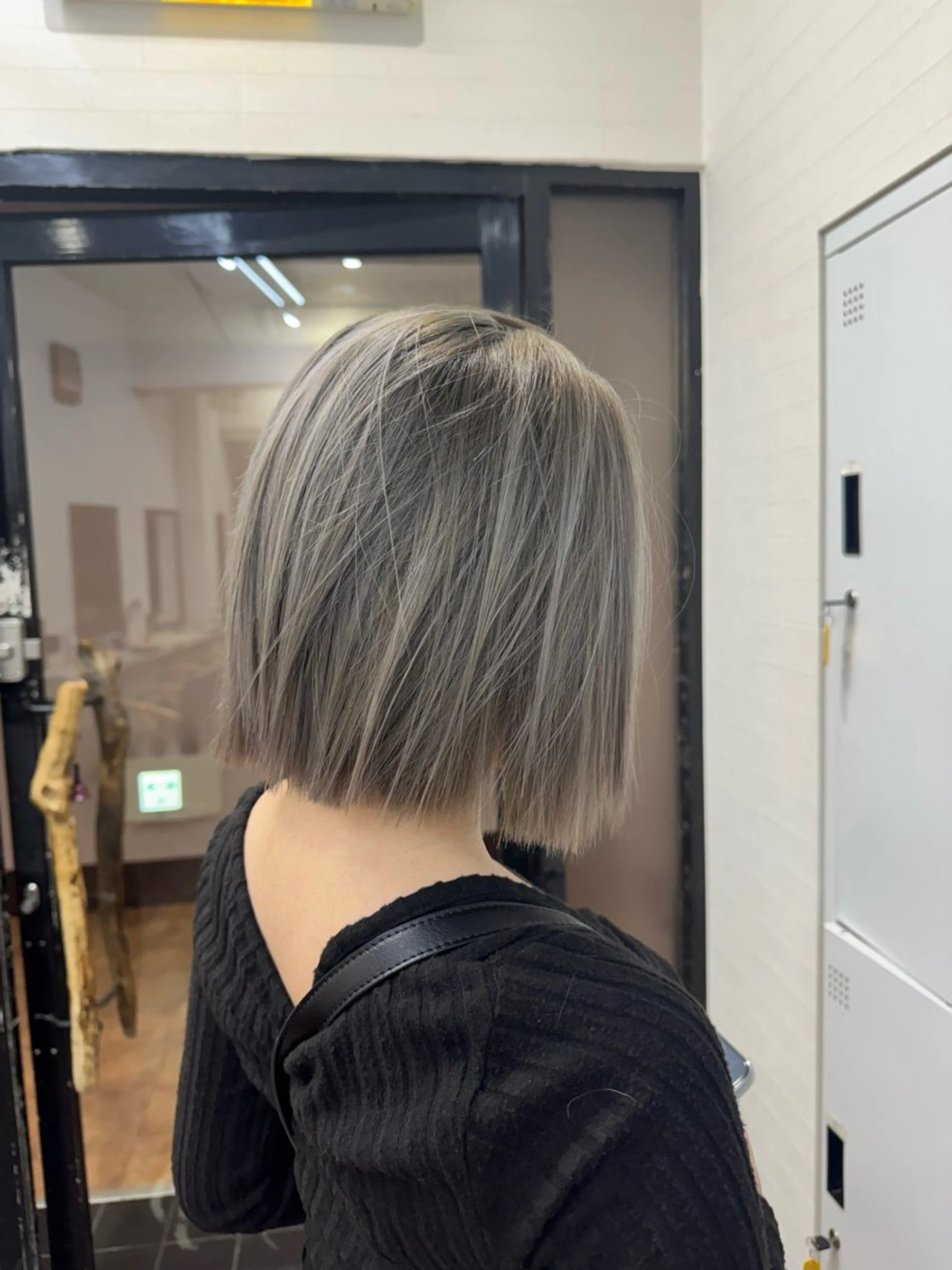 ミディアム ヘアカラー 田子🦋ハイトーン 🫐耳つぼジュエリーのヘアスタイル