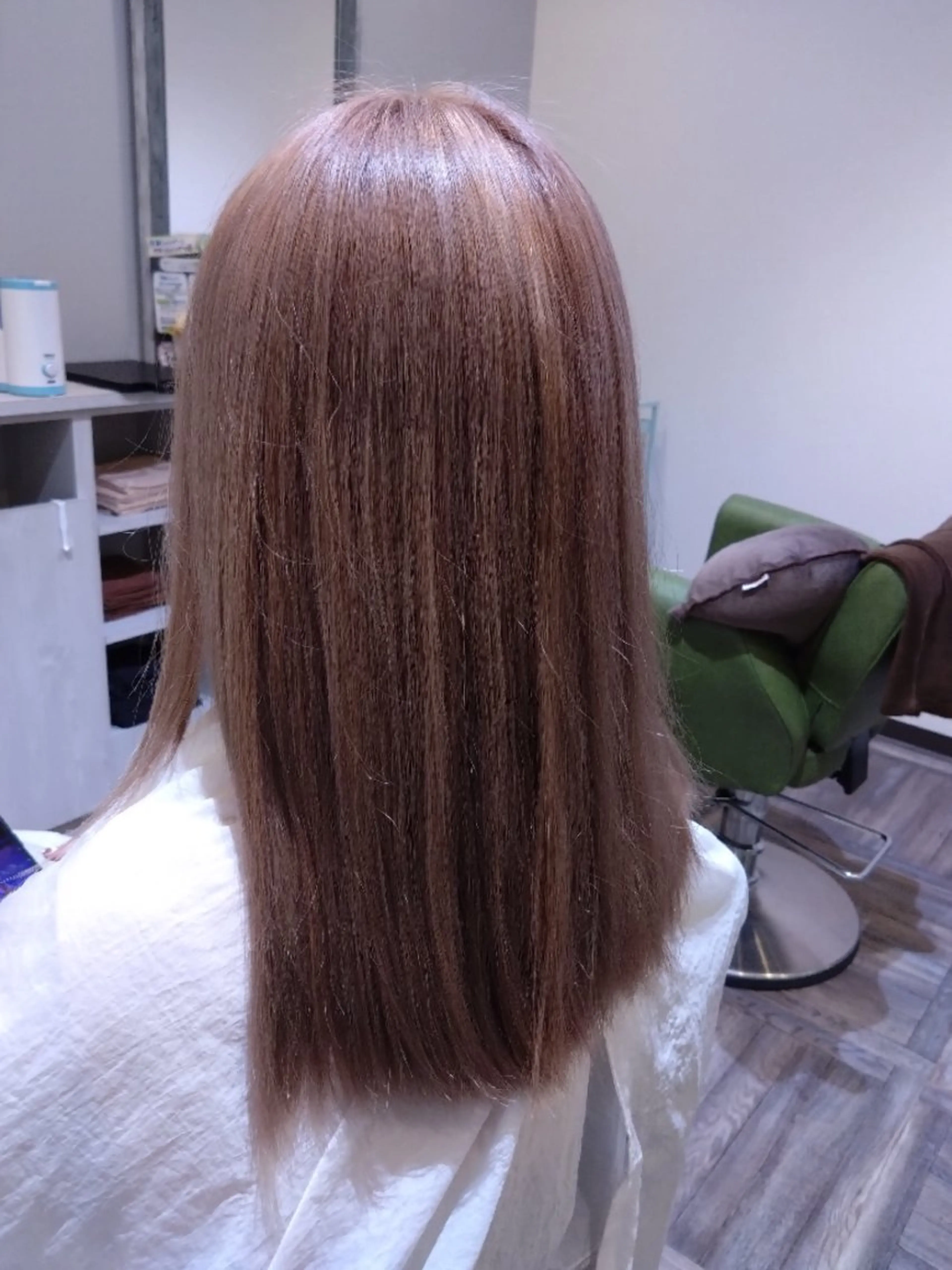 セミロング カラー ハイトーンカラー RI YUのヘアスタイル