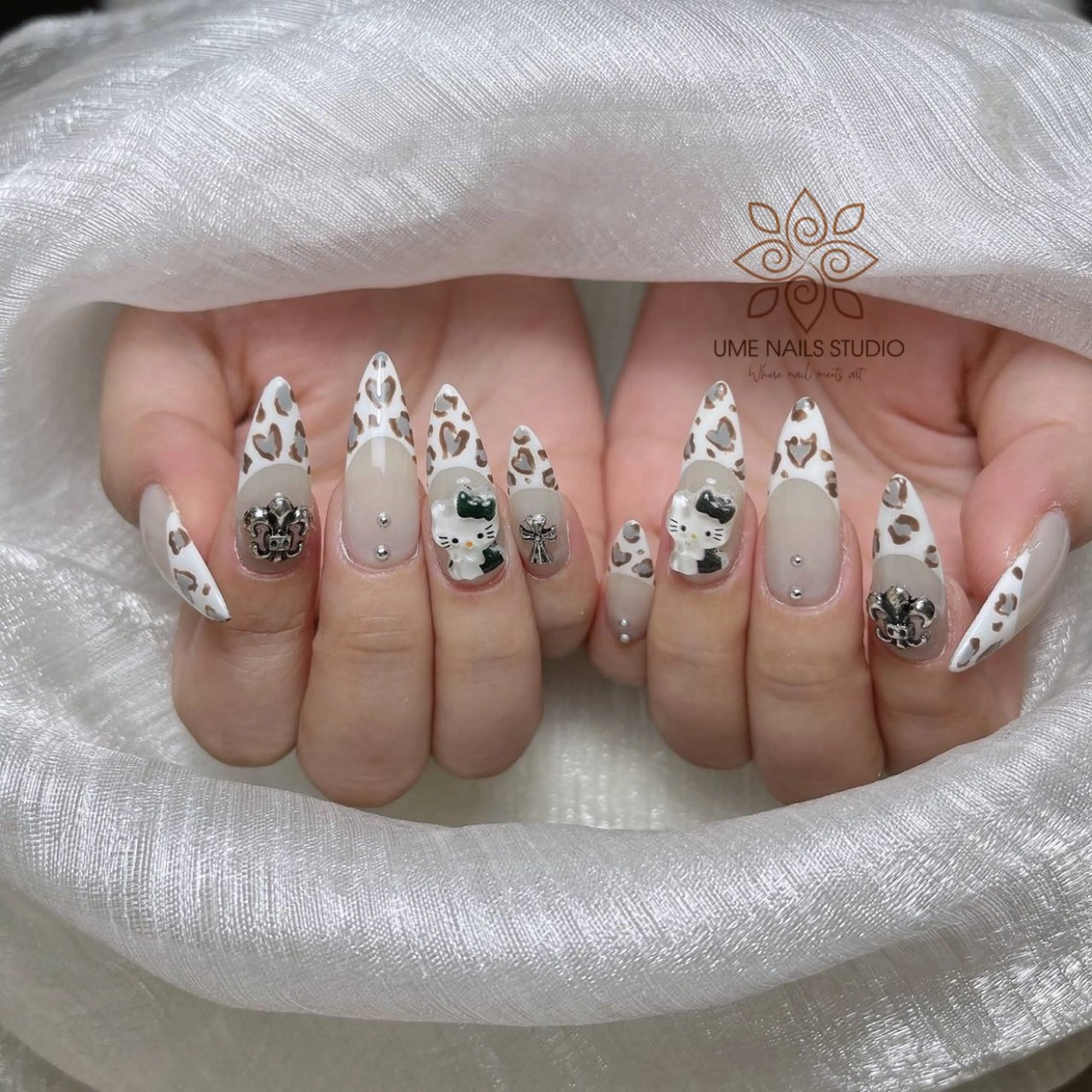 ネイル チークネイル クリアネイル ガーリー キラキラネイル 韓国ネイル ハンドネイル Ume Nail Studioのネイルデザイン