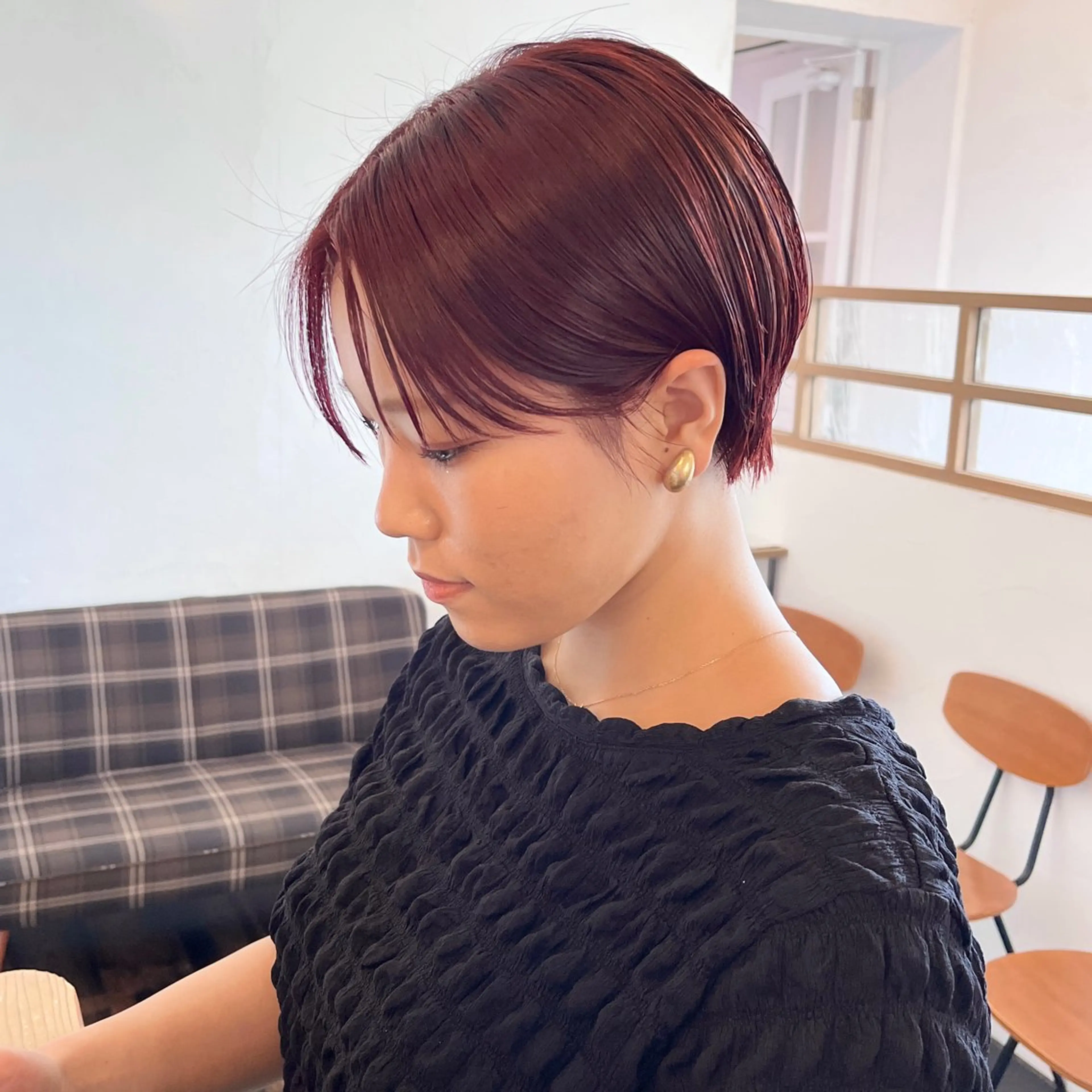 ショート カラー ブリーチ ボルドーカラー ブリーチなしカラー 伊藤ゆかり/髪質改善 /透明感カラーのヘアスタイル