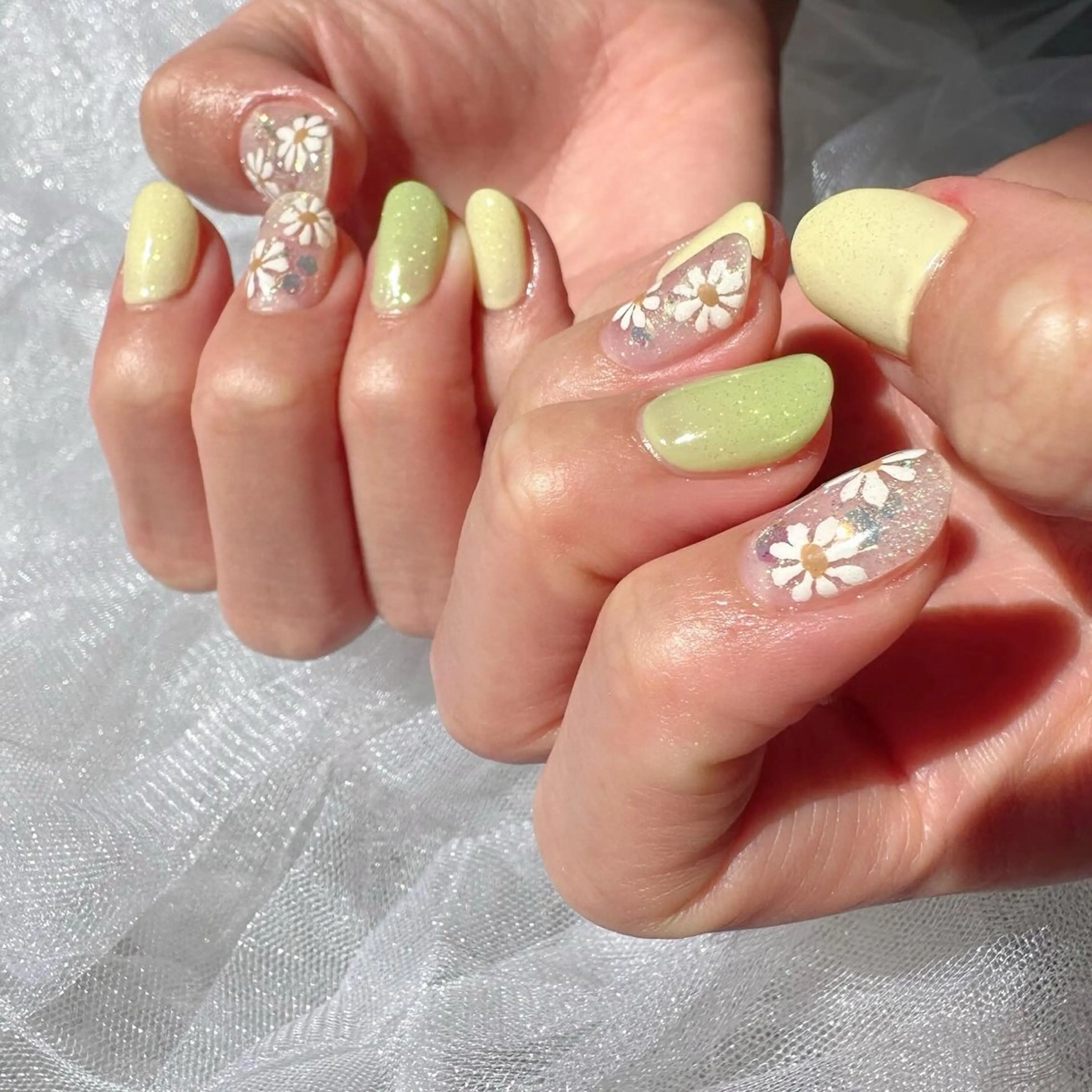 ネイル オーロラネイル フラワーネイル グリーン ホログラムネイル 氷ネイル・うるうるネイル 🪞KAPE NAIL 🪞のネイルデザイン