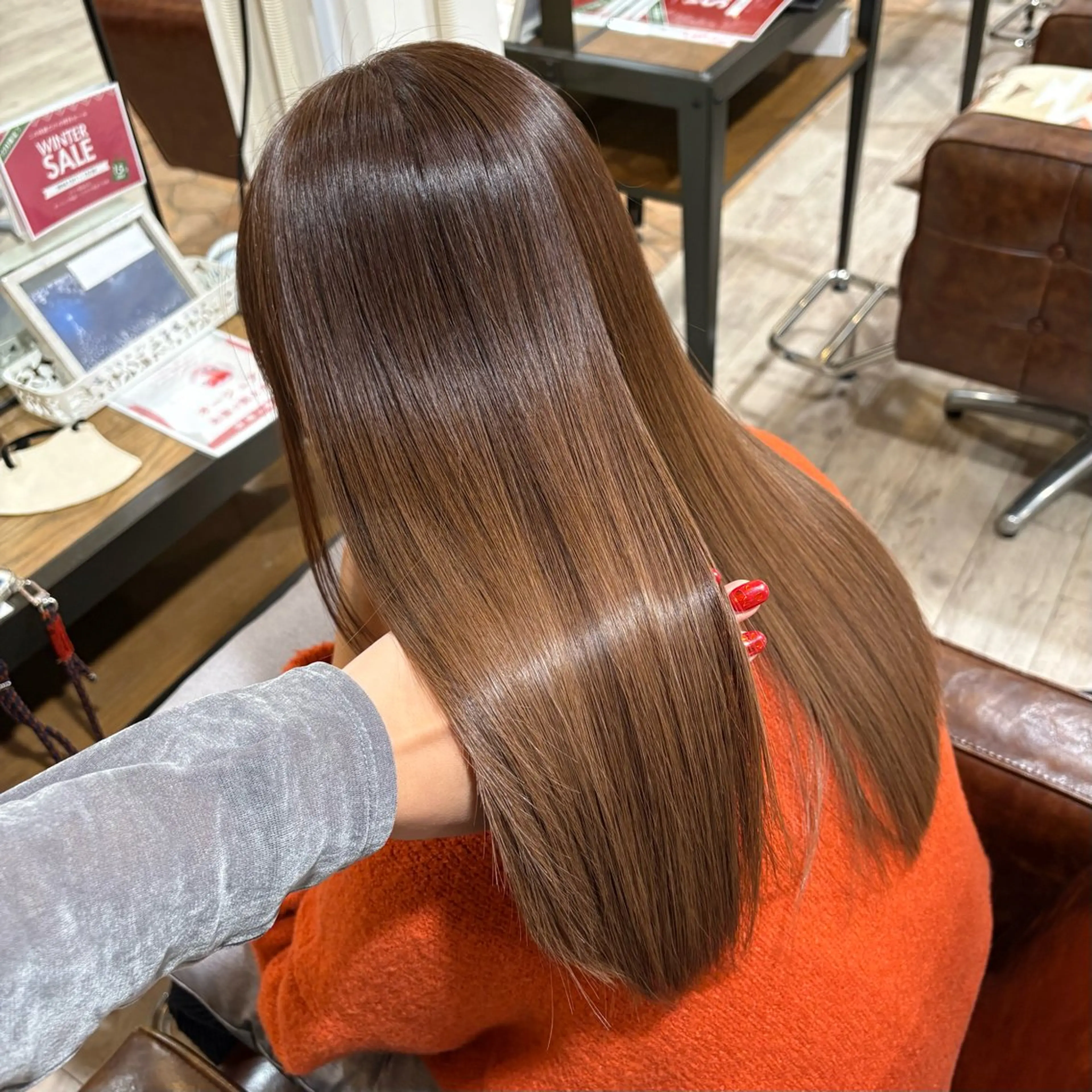 セミロング ゆり 髪質改善ストレートのヘアスタイル