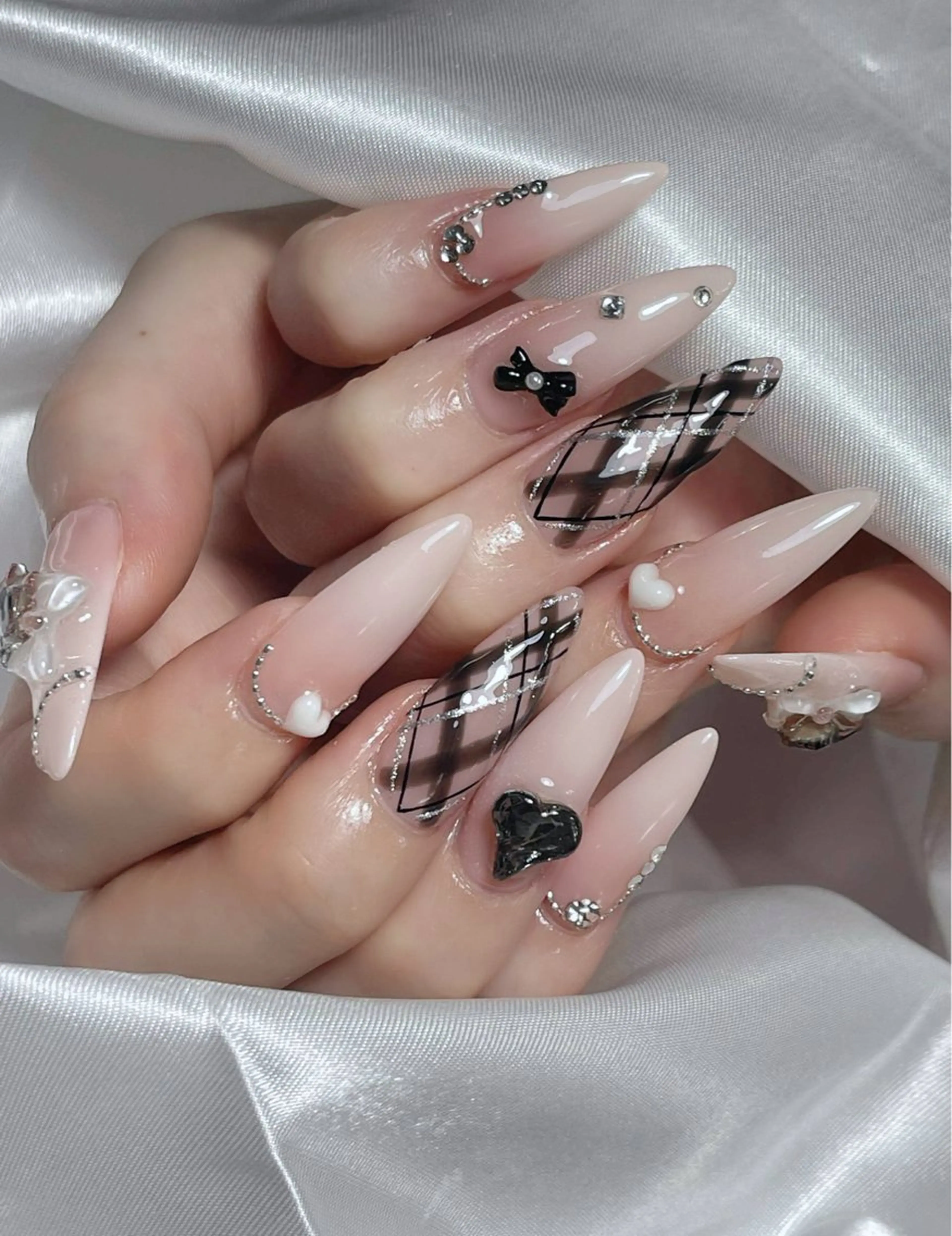 ネイル ハンドネイル LEELA NAIL STUDIO所属・LEELA NAIL STUDIOのネイルデザイン