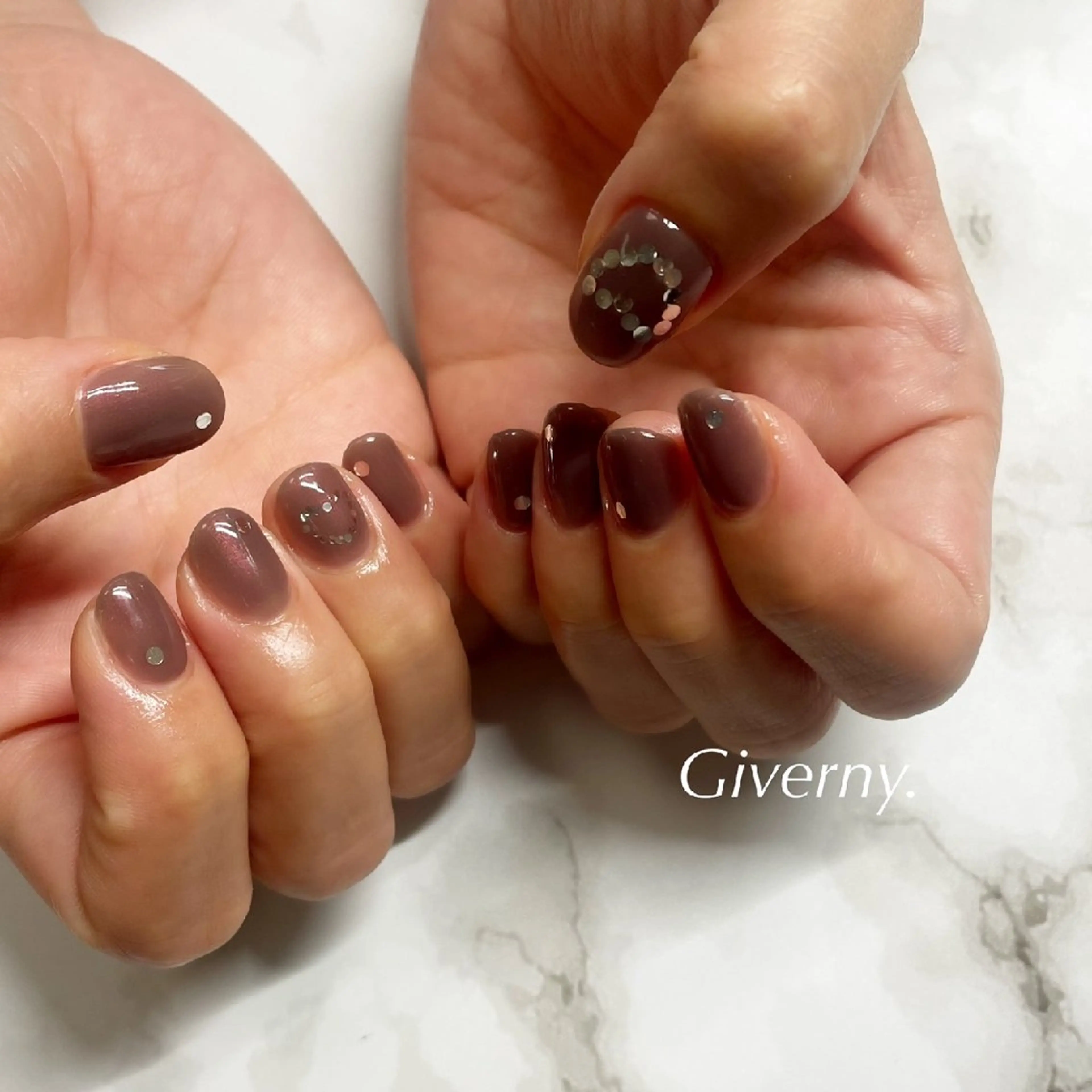 ネイル ハート ホログラムネイル ワンカラーネイル ハンドネイル Giverny .のネイルデザイン