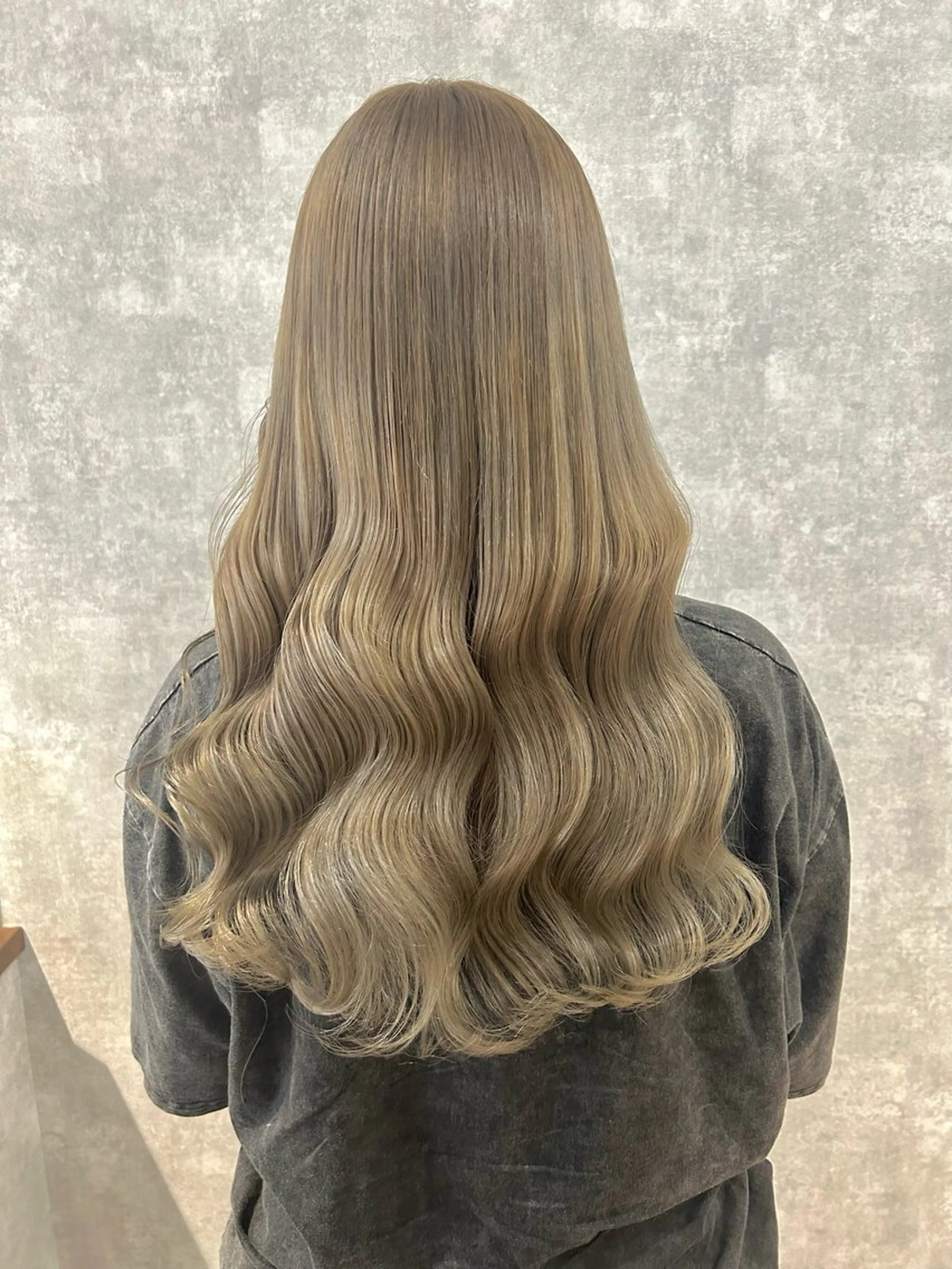 ロング エクステ ハイライト 髪質改善 レイヤーカット 縮毛矯正 ヘアカラー トリートメント Lulu 公式/すすきの/大通のヘアスタイル