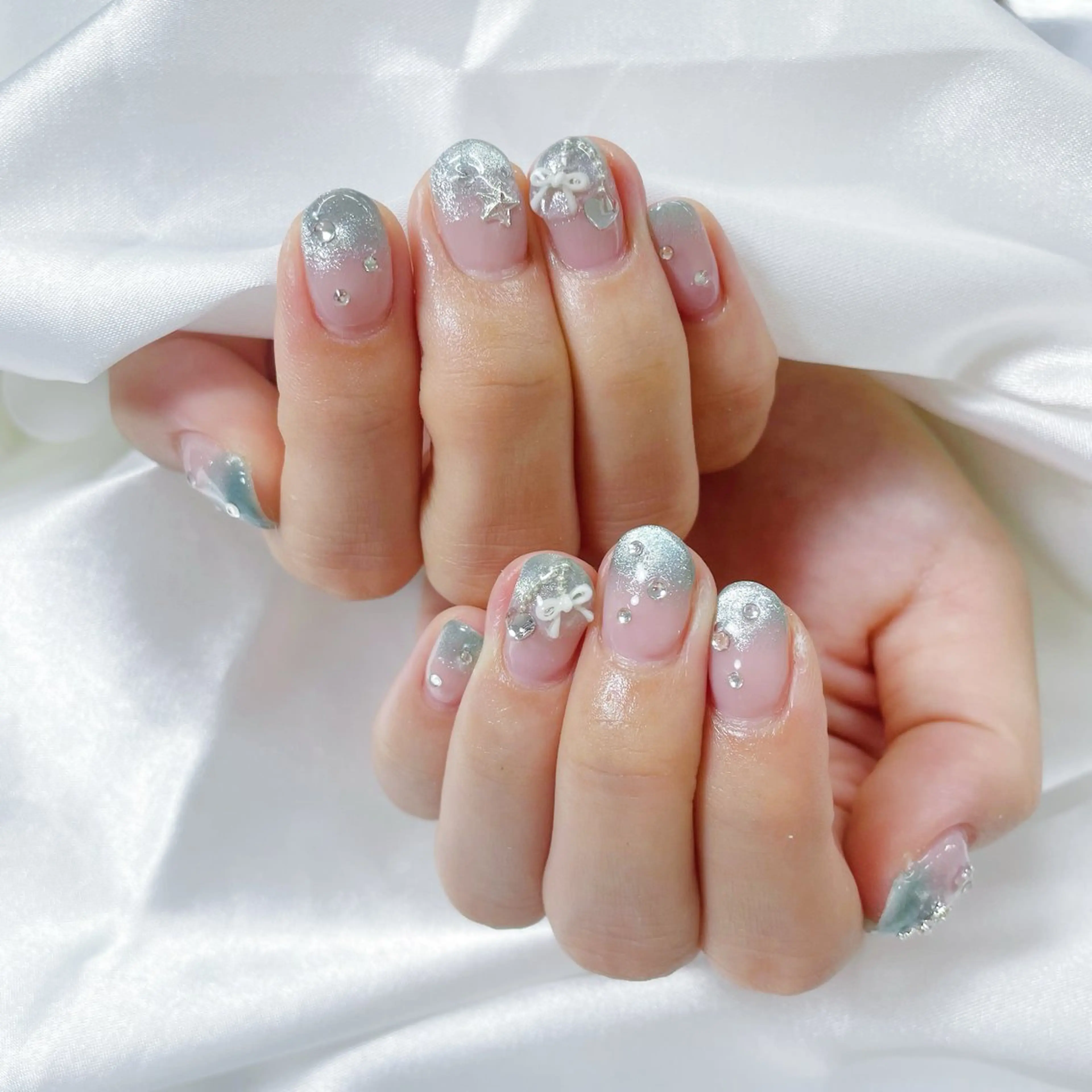 ネイル アートネイル ジェルネイル グラデーション キラキラネイル ラメ(グリッター) Viola. TOMOMIのネイルデザイン